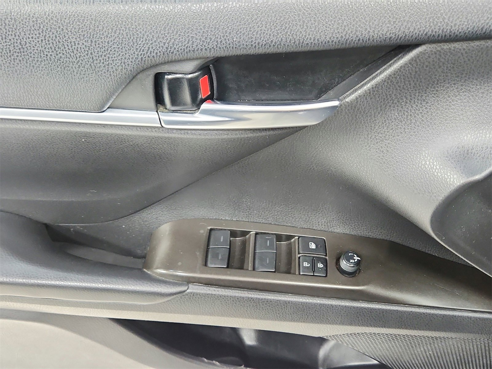 Used 2023 Toyota Camry SE image 29