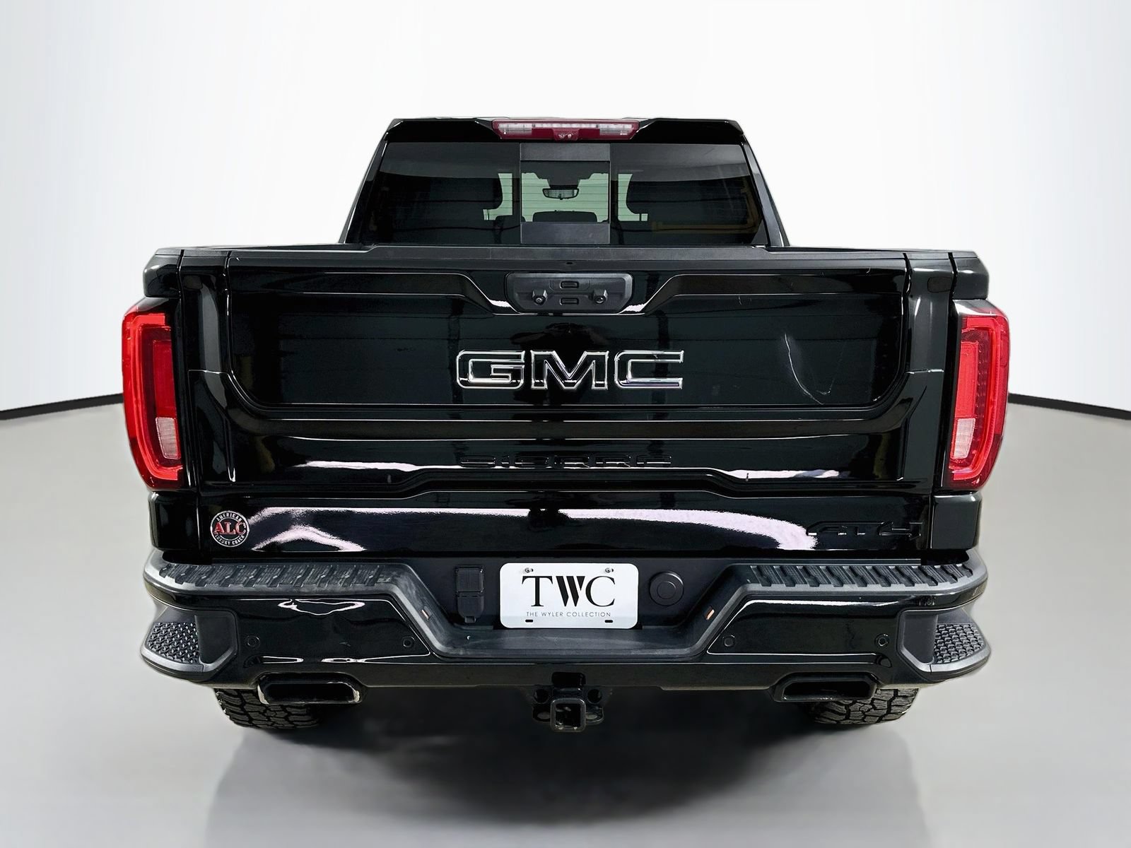 Used 2023 GMC Sierra 1500 AT4 w/ AT4 Premium Package AWD/4WD image 6