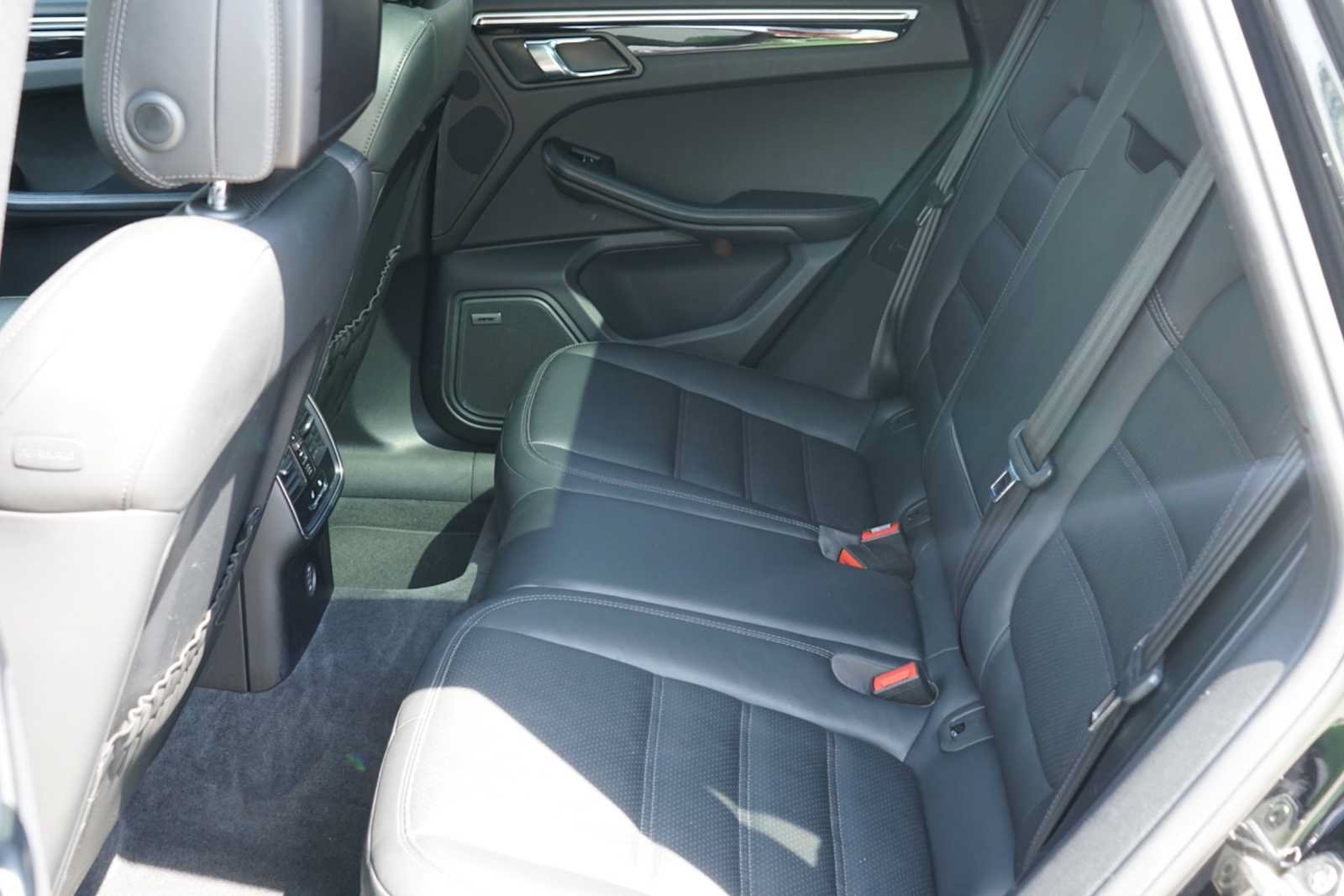 Used 2017 Porsche Macan S AWD/4WD image 21