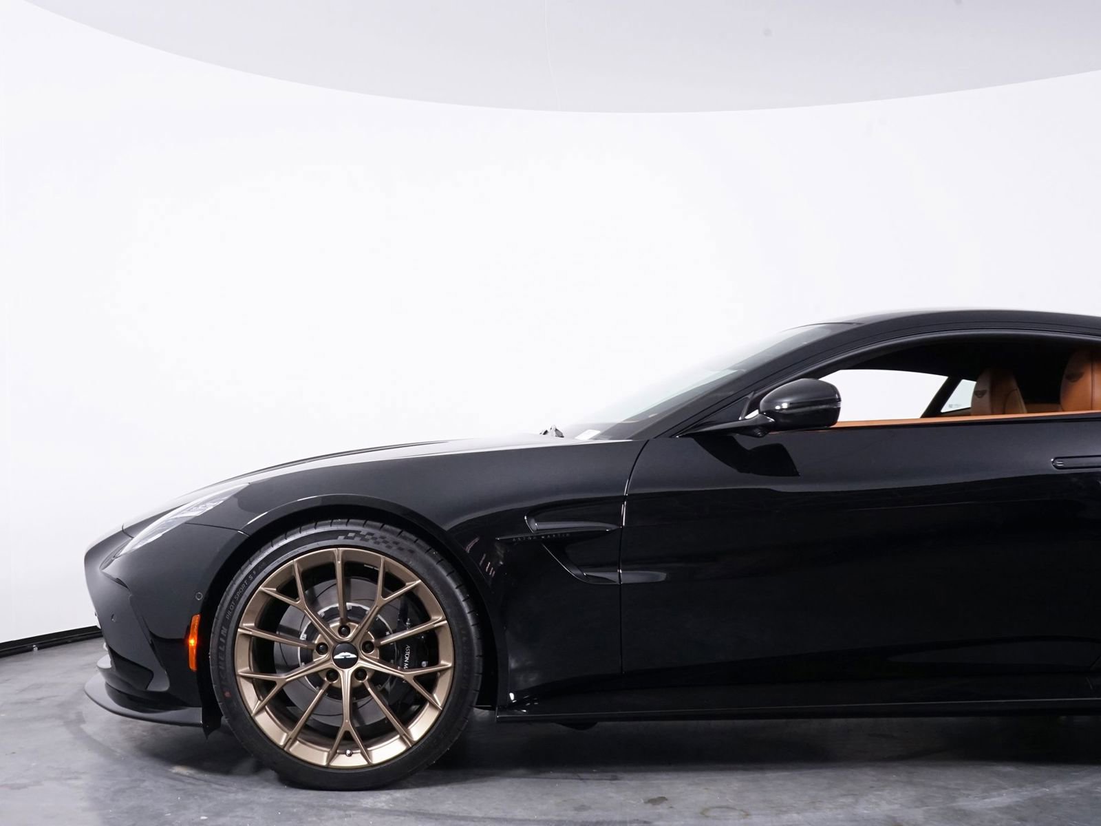 New 2026 Aston Martin V8 Vantage Coupe RWD image 21