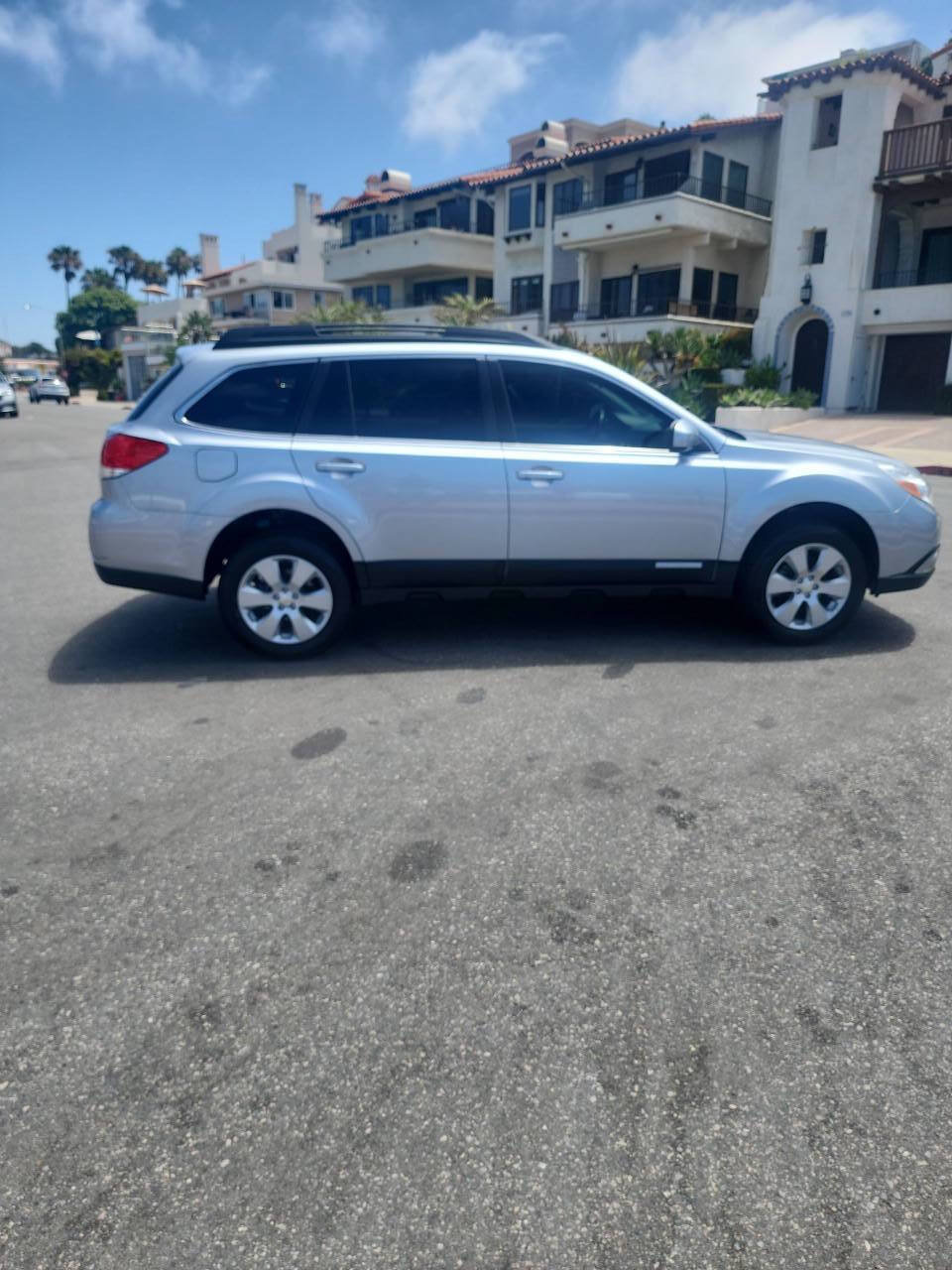 Used 2012 Subaru Outback 2.5i Premium w/ All-Weather Pkg AWD/4WD image 6