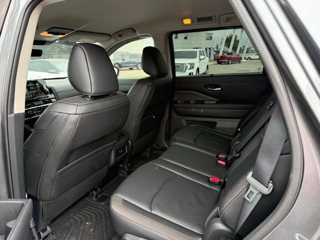 Used 2025 Nissan Pathfinder SL w/ Cargo Package FWD image 20