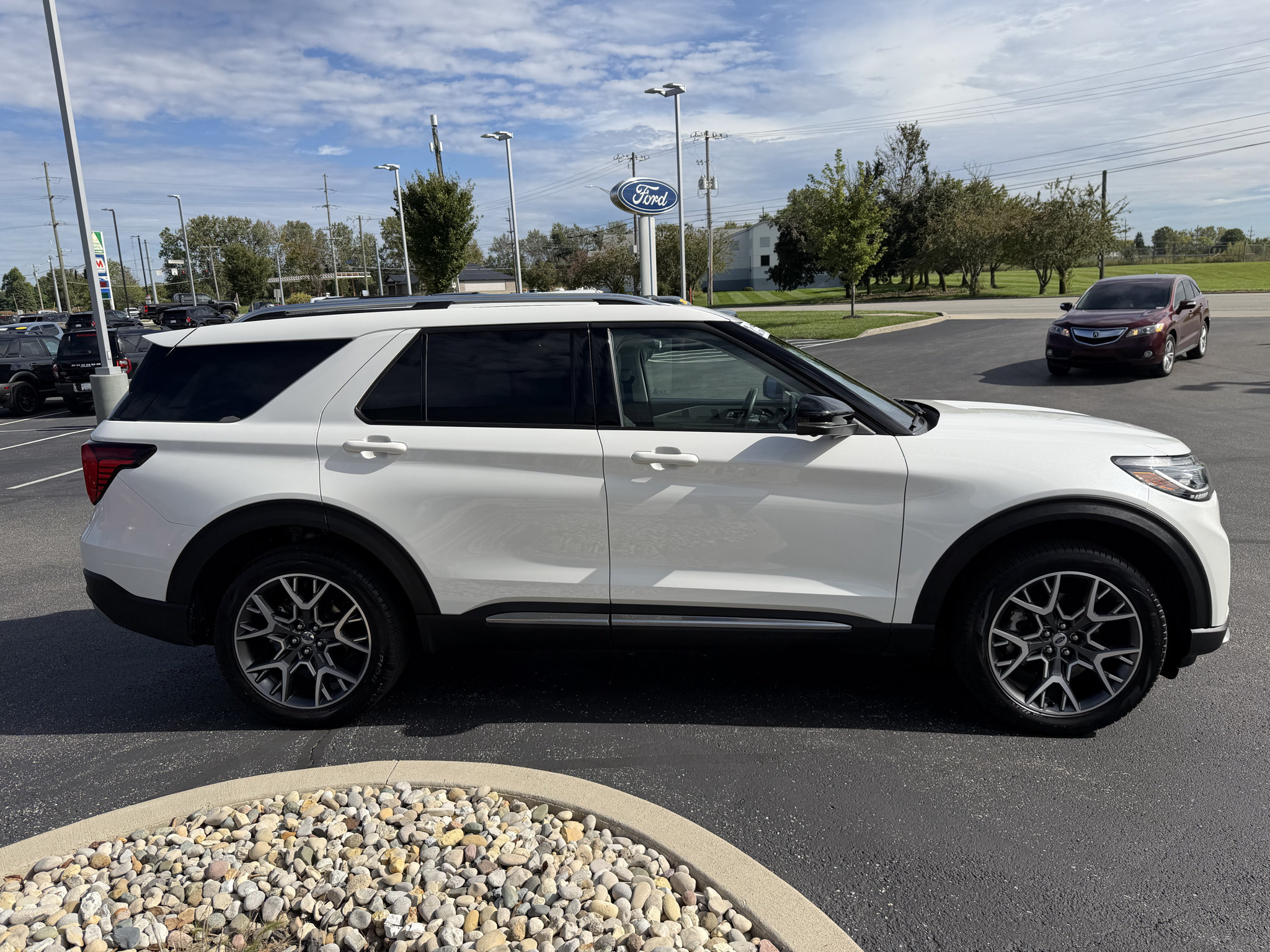 Used 2025 Ford Explorer Platinum w/ Ultimate Package AWD/4WD image 5