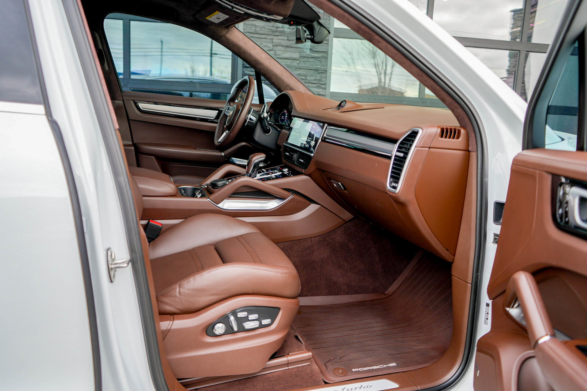 Used 2020 Porsche Cayenne Turbo AWD/4WD image 33