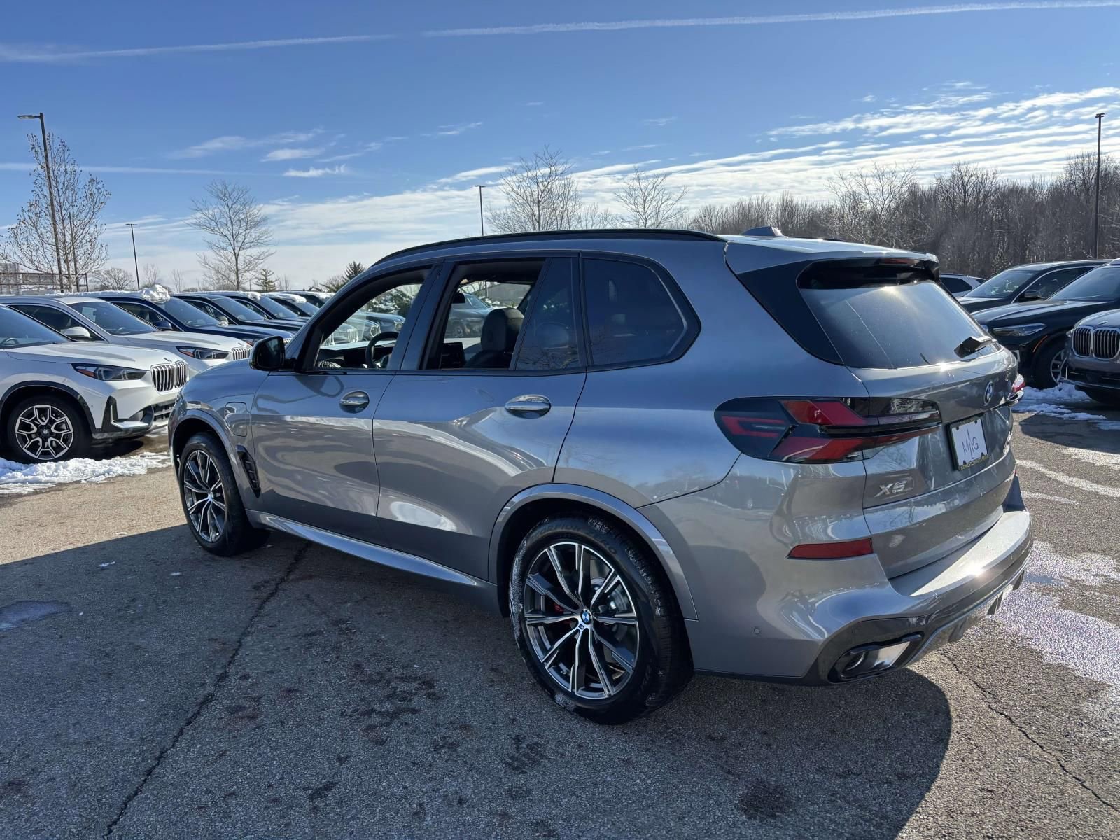 New 2026 BMW X5 xDrive50e w/ M Sport Package AWD/4WD image 5