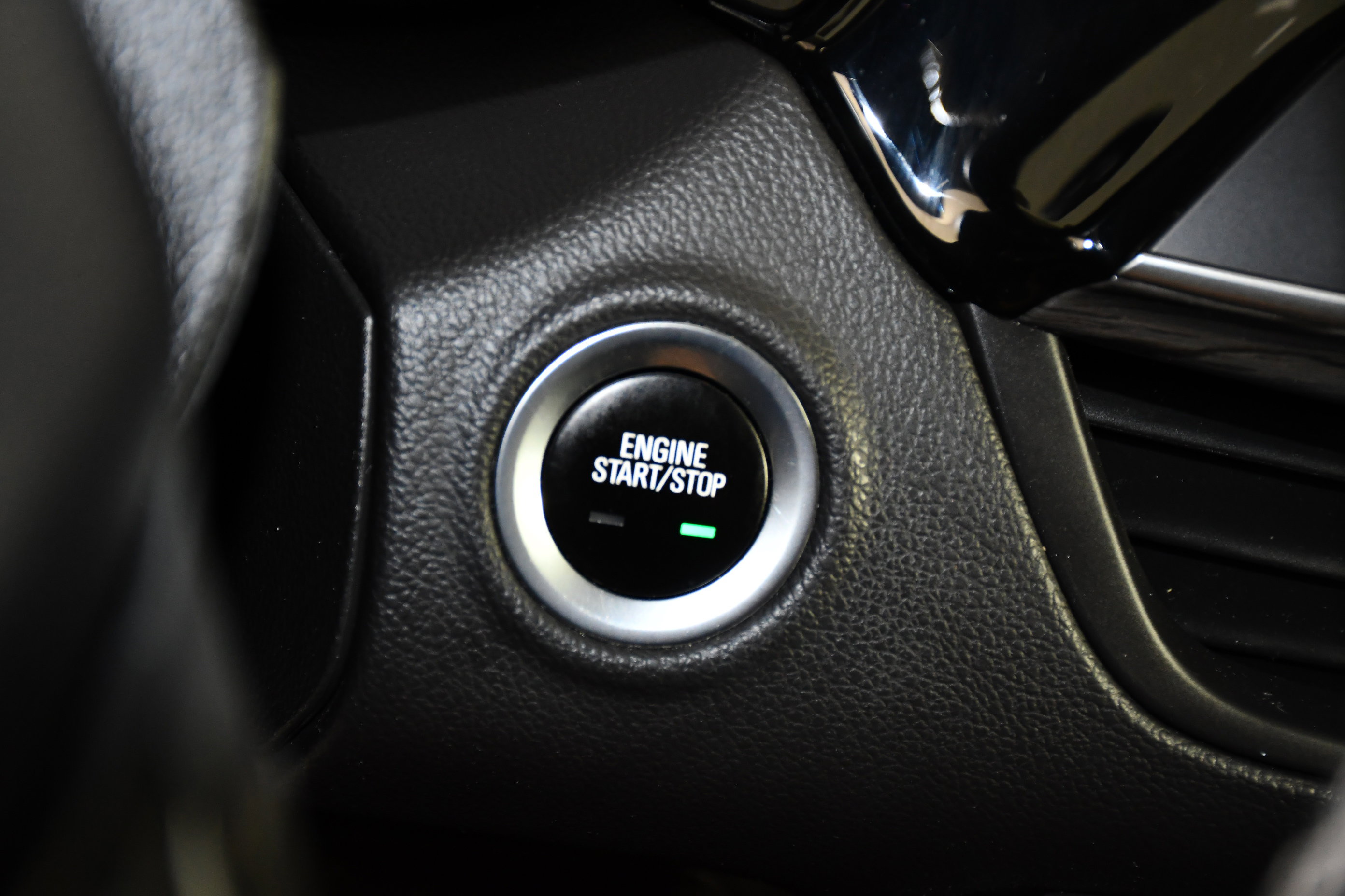 Used 2018 Buick Envision Essence AWD/4WD image 25