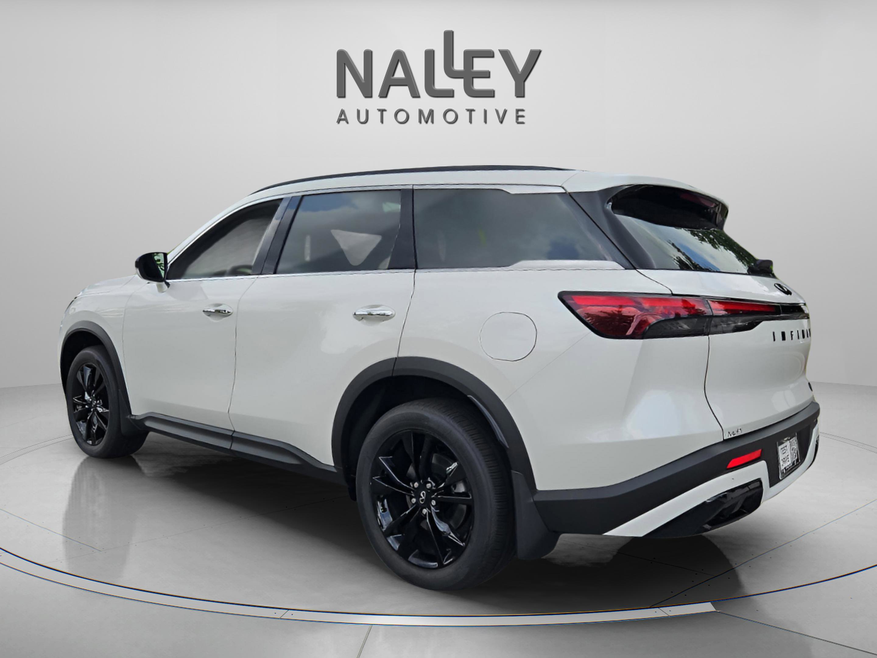 Used 2025 INFINITI QX60 Luxe w/ Black Edition image 2