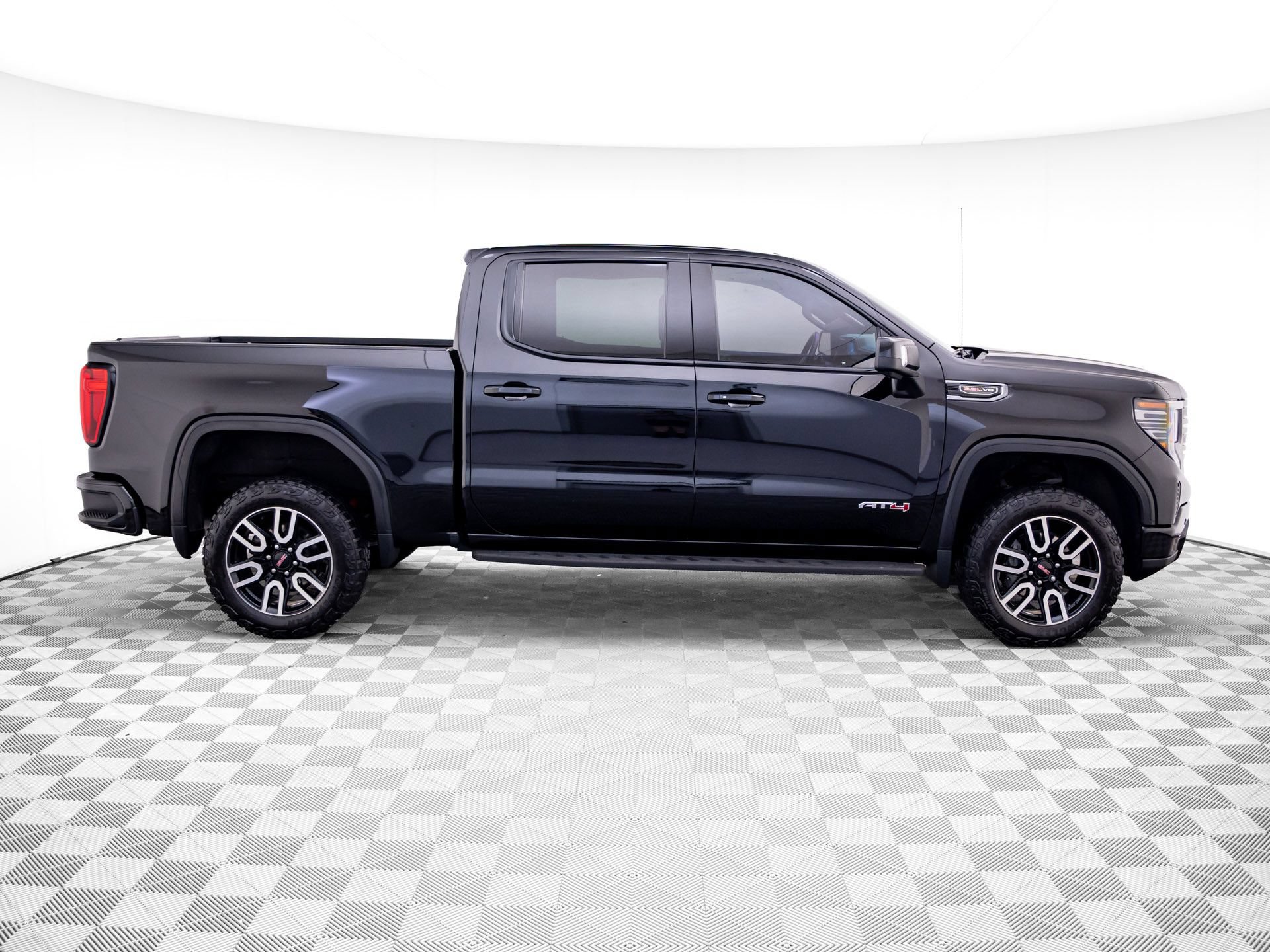 Used 2023 GMC Sierra 1500 AT4 w/ Technology Package AWD/4WD image 7