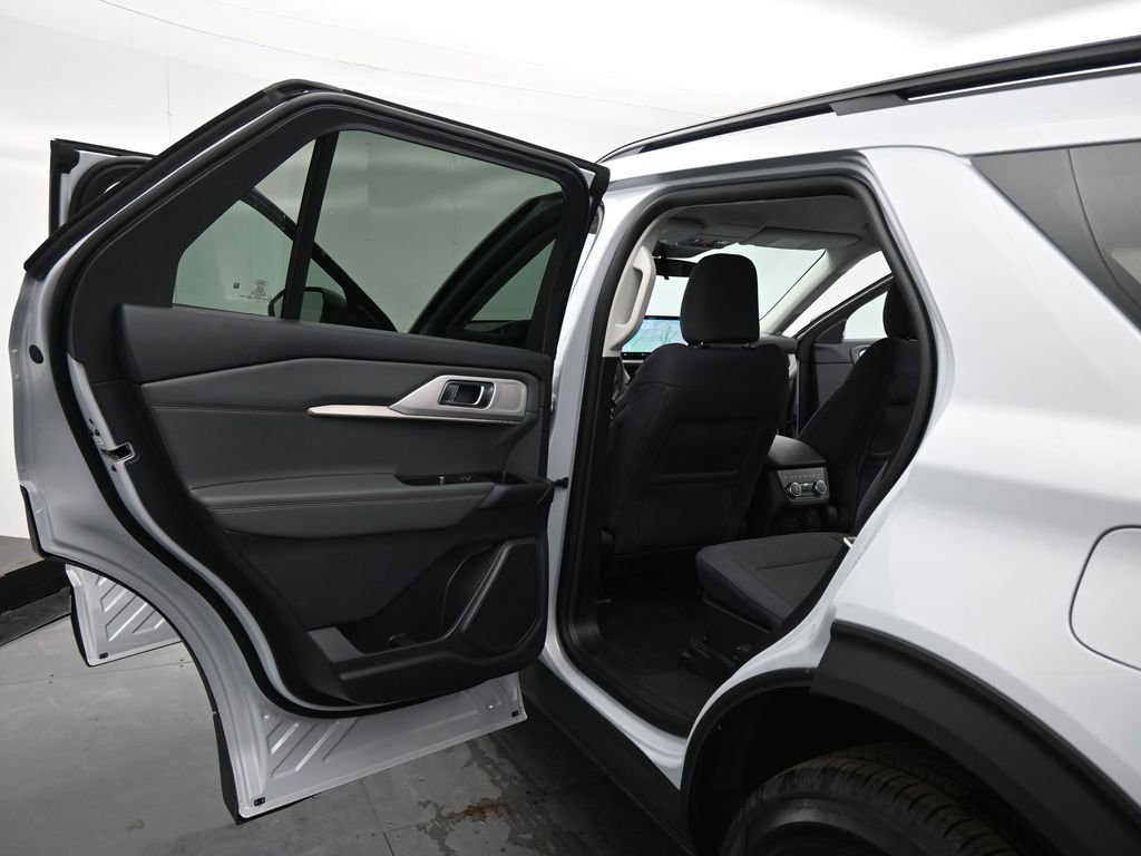 New 2025 Ford Explorer Active image 19