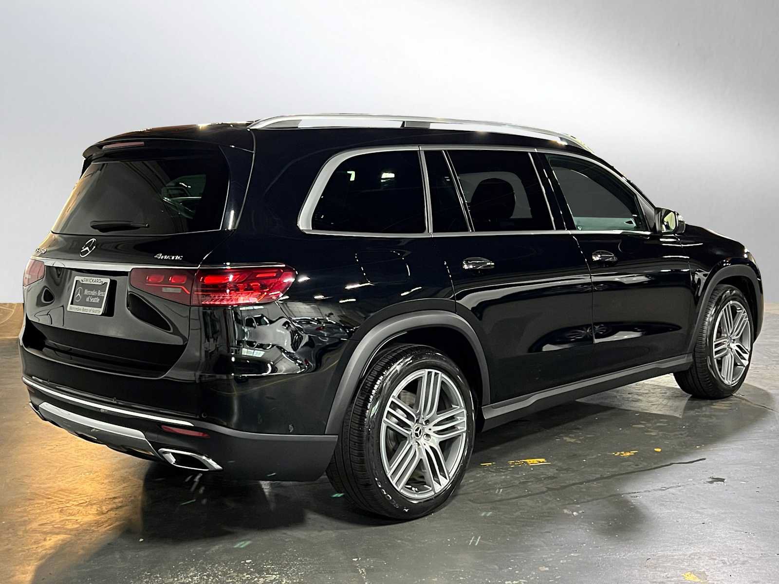 Used 2025 Mercedes-Benz GLS 450 4MATIC image 3