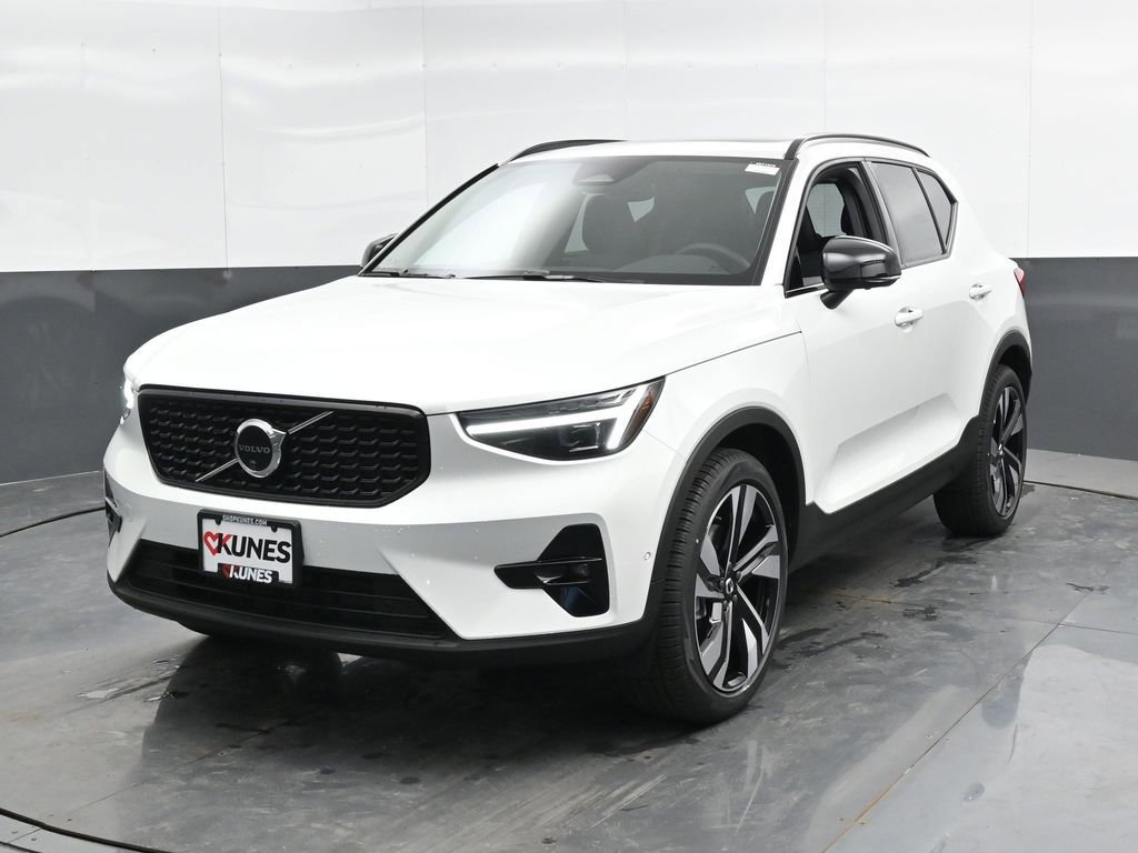 New 2025 Volvo XC40 B5 Plus w/ Protection Package Premier image 5