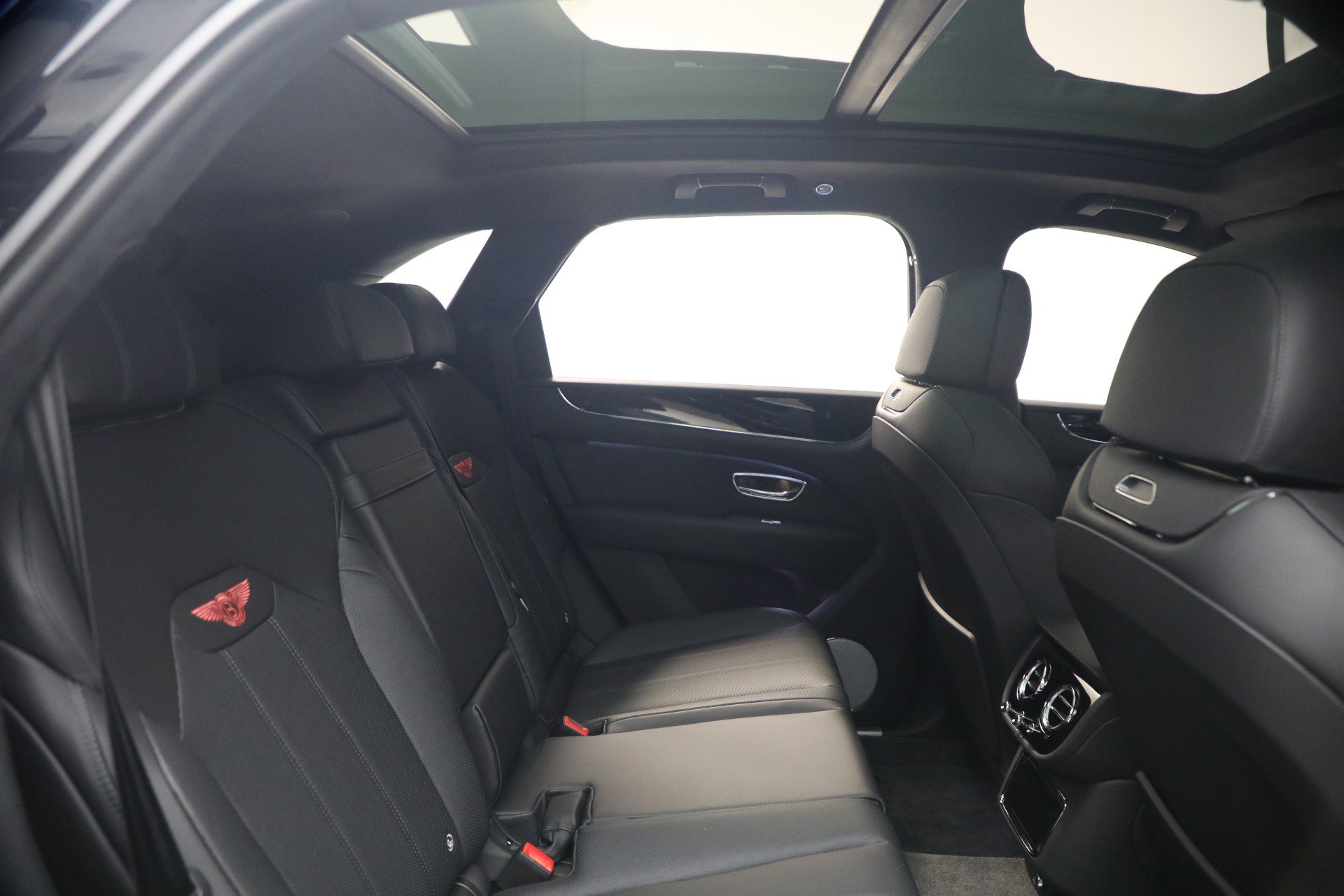New 2026 Bentley Bentayga AWD/4WD image 30