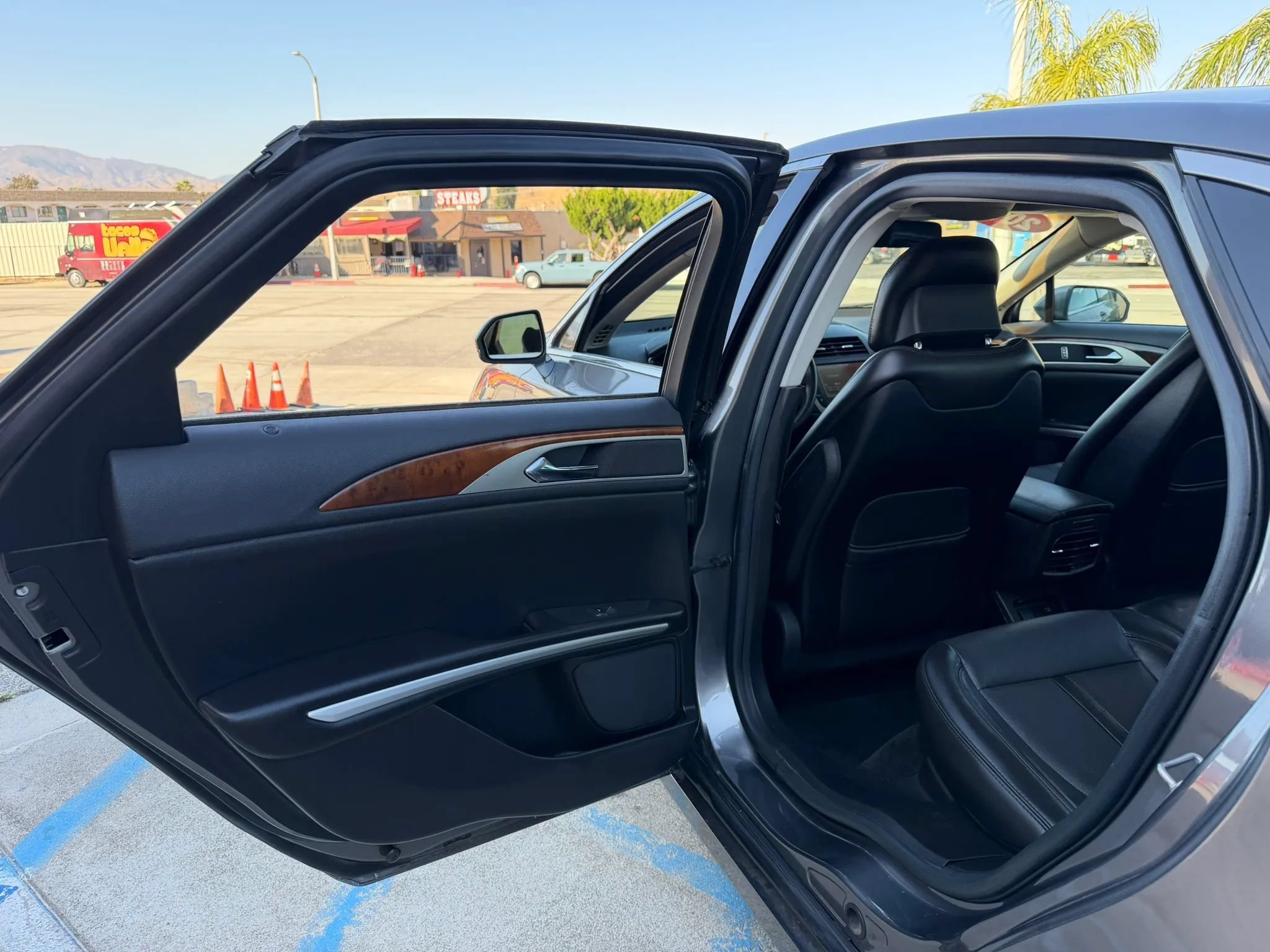 Used 2014 Lincoln MKZ FWD image 17