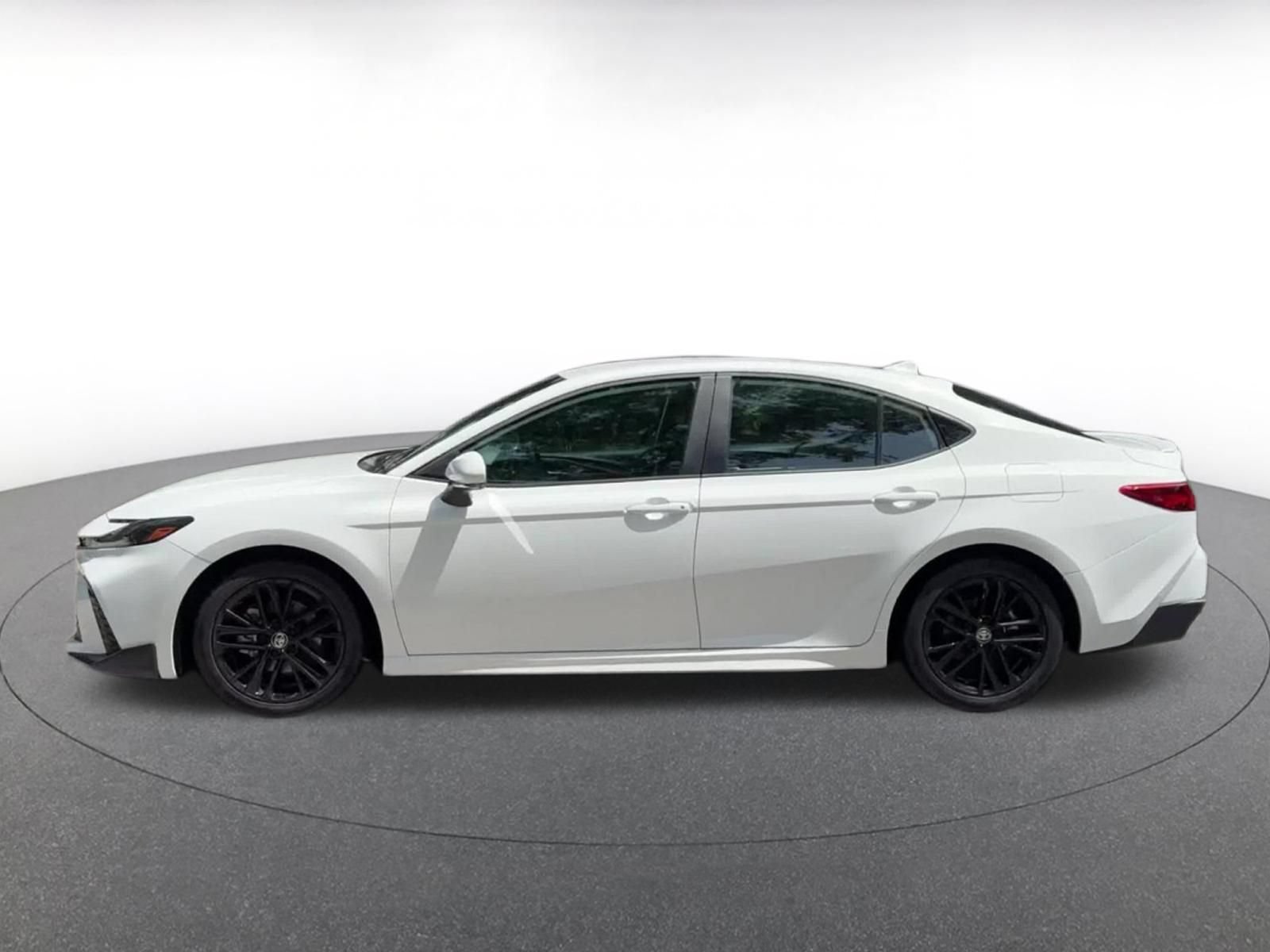 Used 2026 Toyota Camry SE FWD image 9