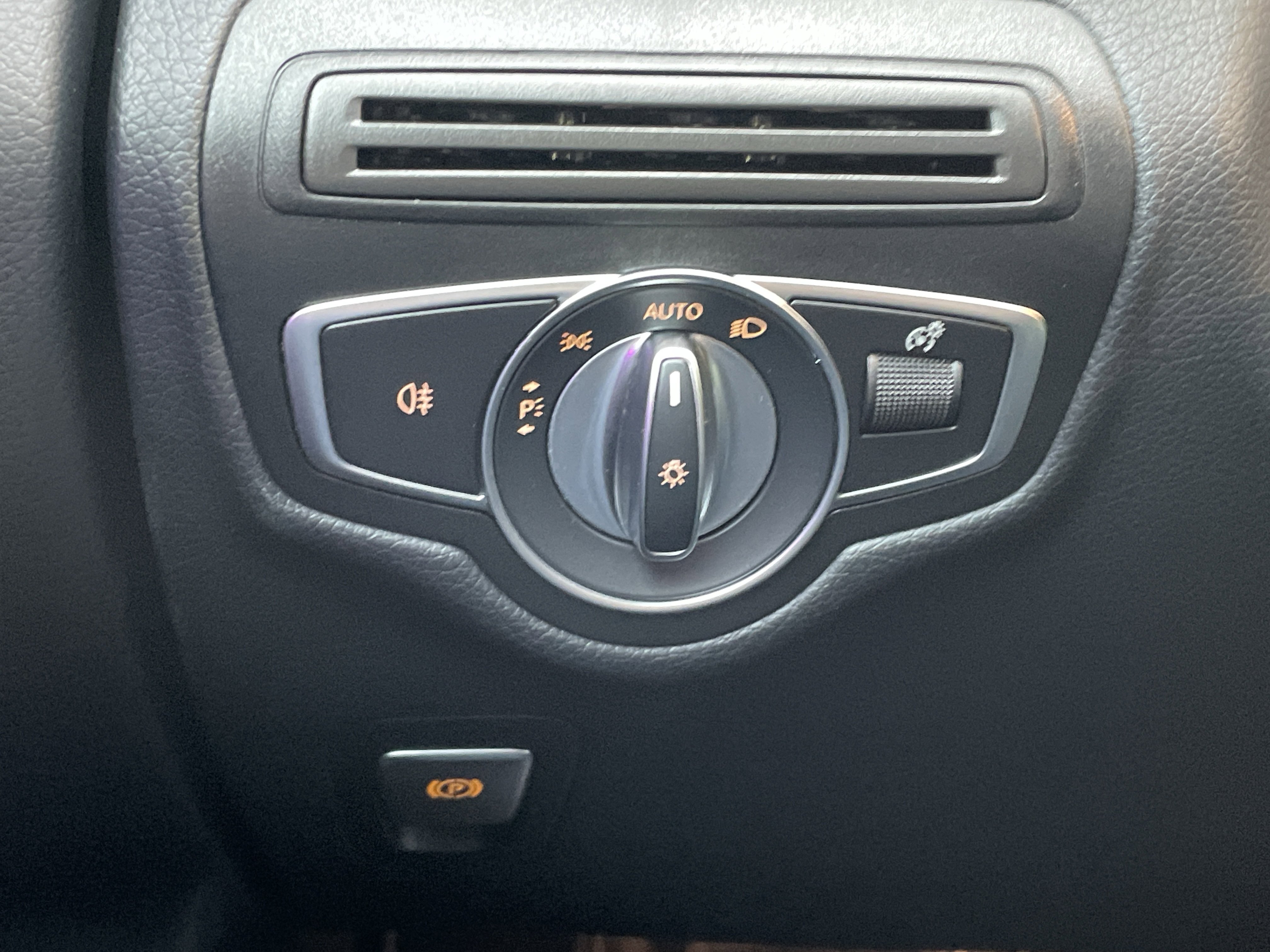 Certified 2022 Mercedes-Benz GLC 300 4MATIC w/ Driver Assistance Package image 24