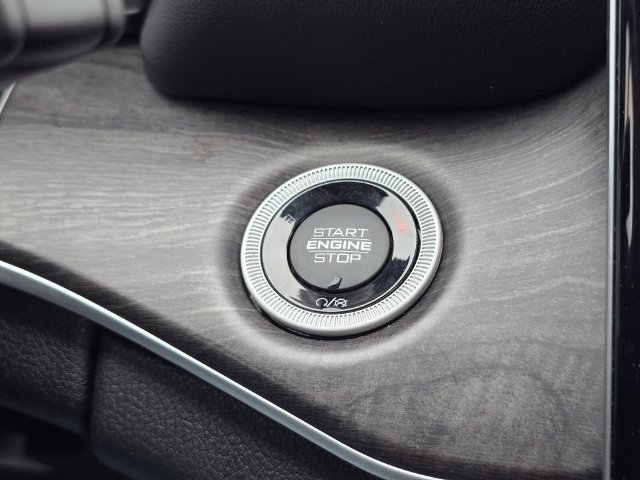 Used 2023 Jeep Grand Cherokee L Limited AWD/4WD image 29
