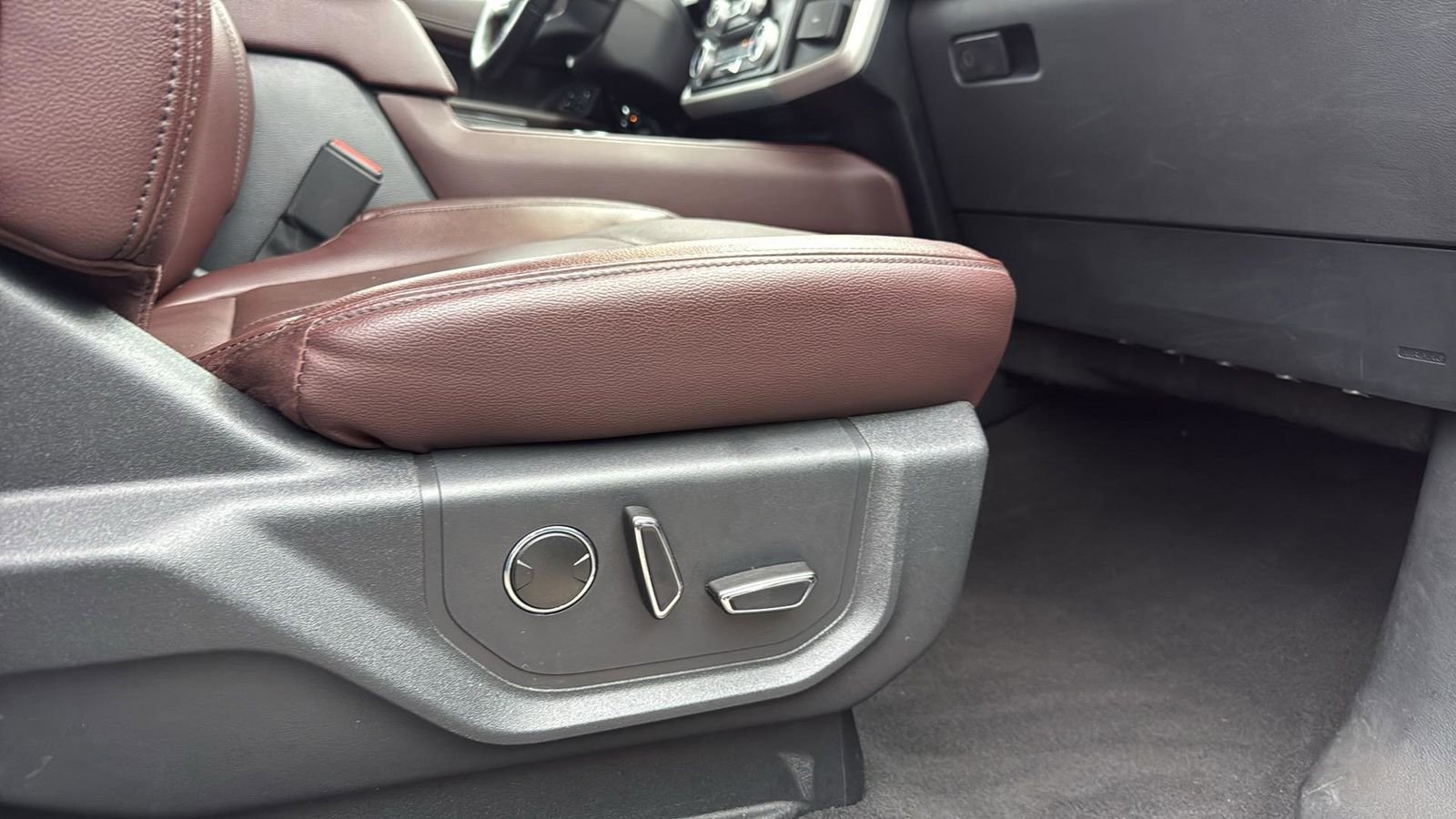 Certified 2024 Ford Expedition Limited image 25