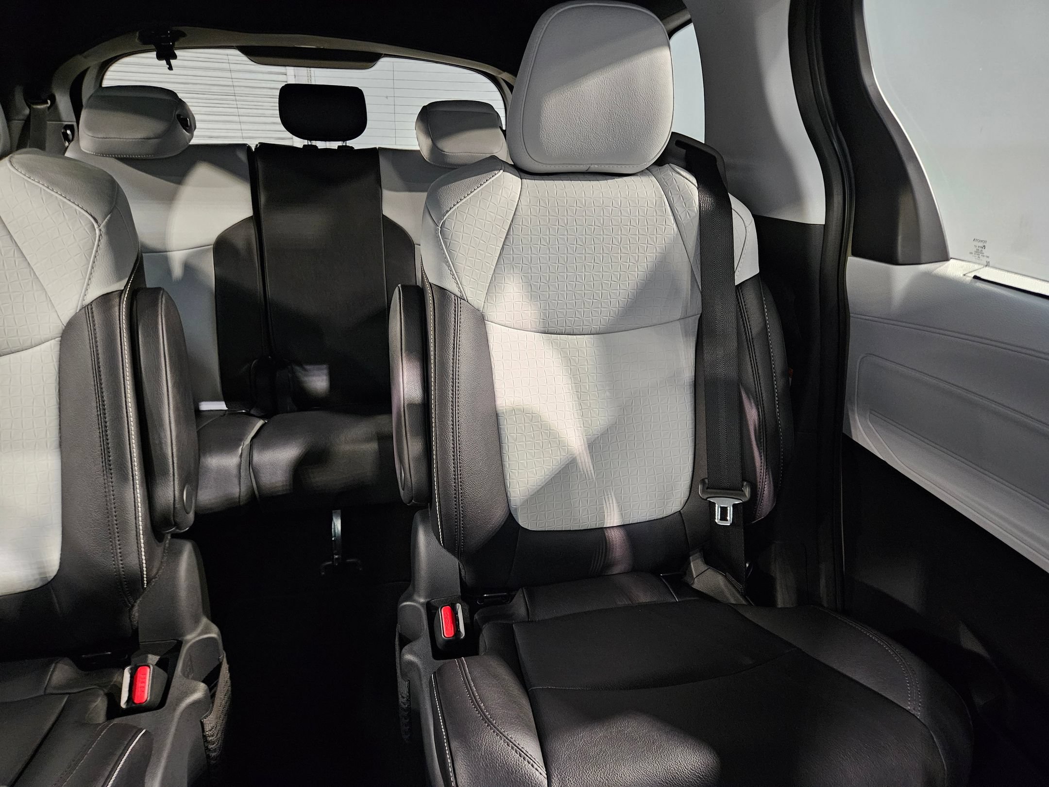 Certified 2025 Toyota Sienna XSE FWD image 14