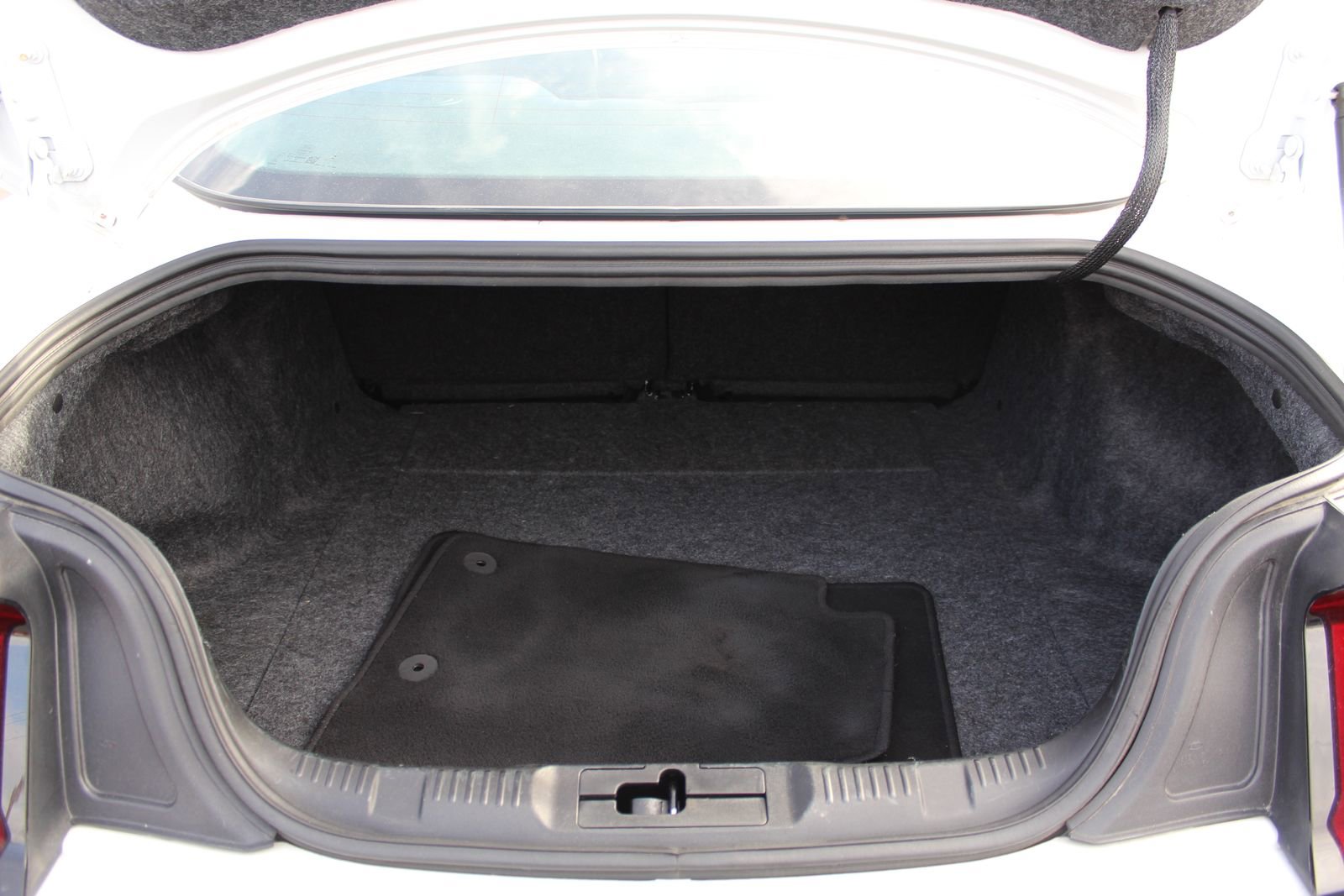 Used 2018 Ford Mustang EcoBoost image 17