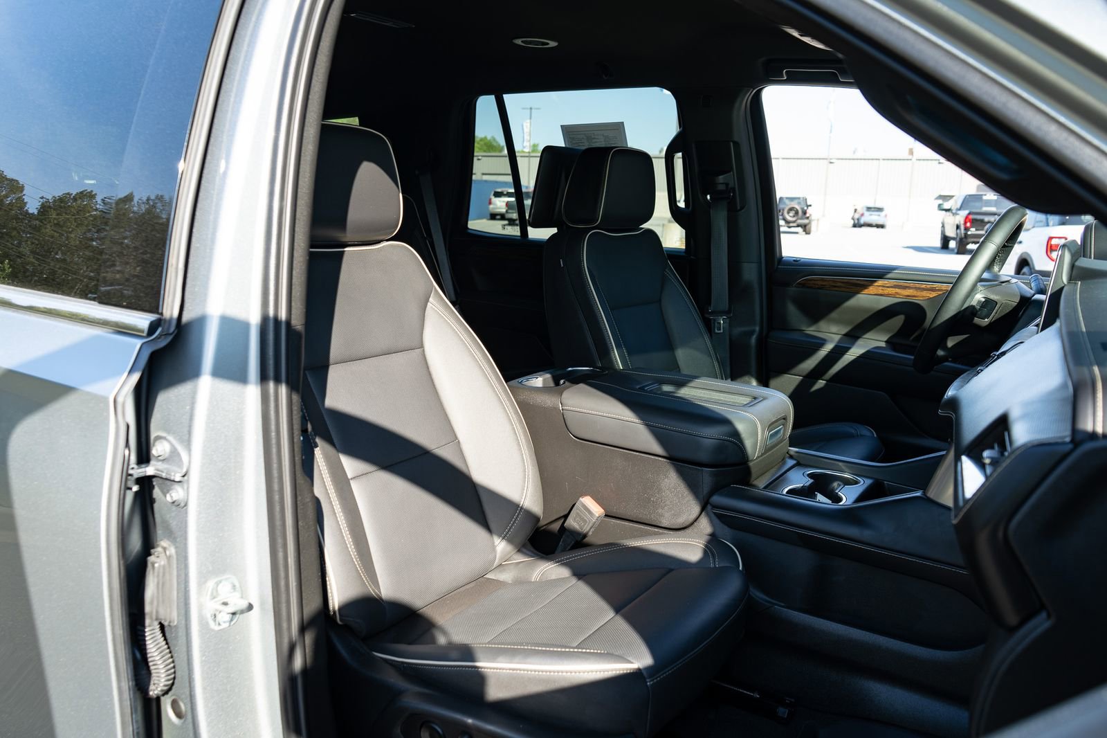 Used 2024 Chevrolet Tahoe Premier RWD image 23