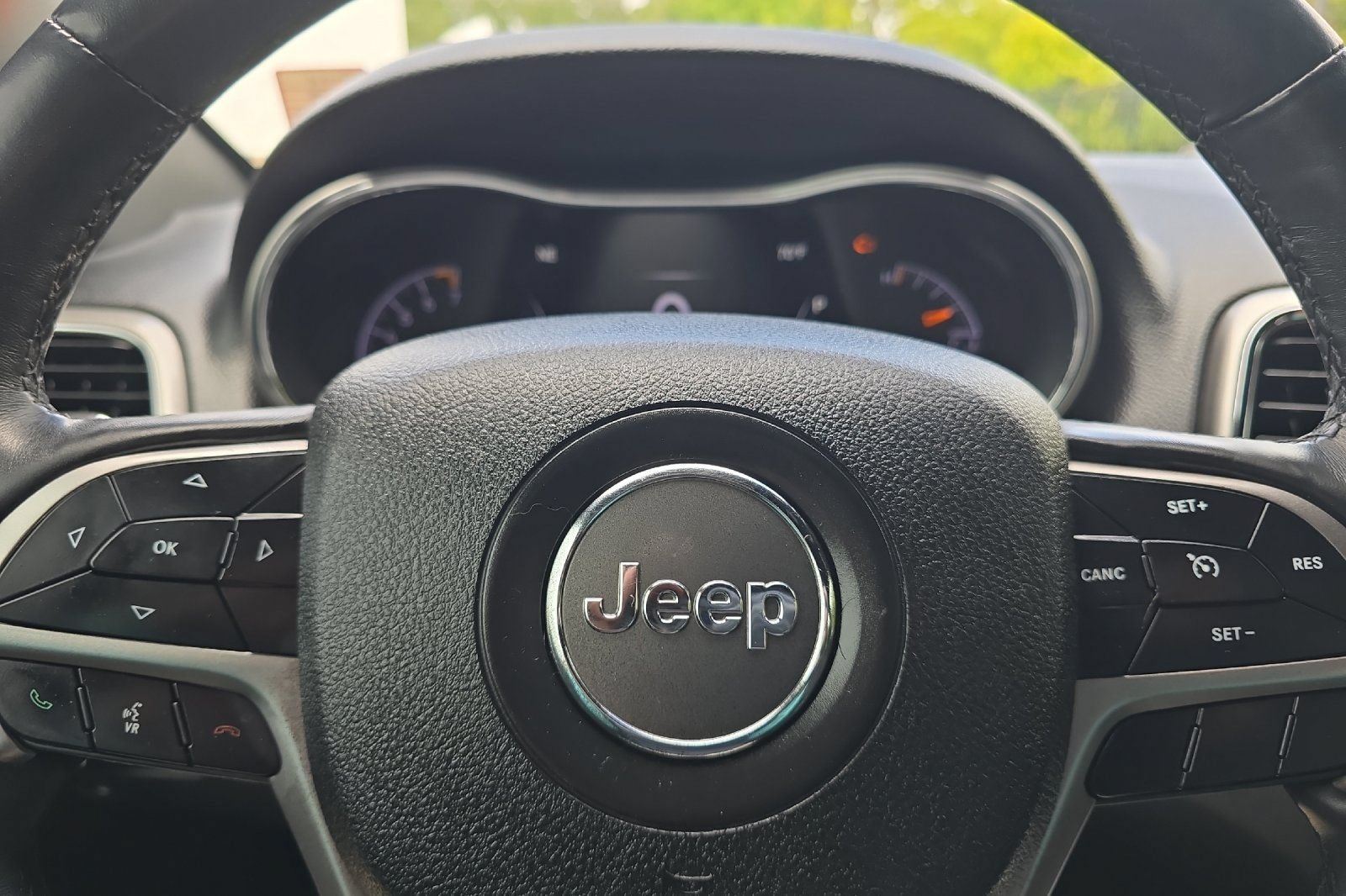 Used 2018 Jeep Grand Cherokee Laredo AWD/4WD image 23