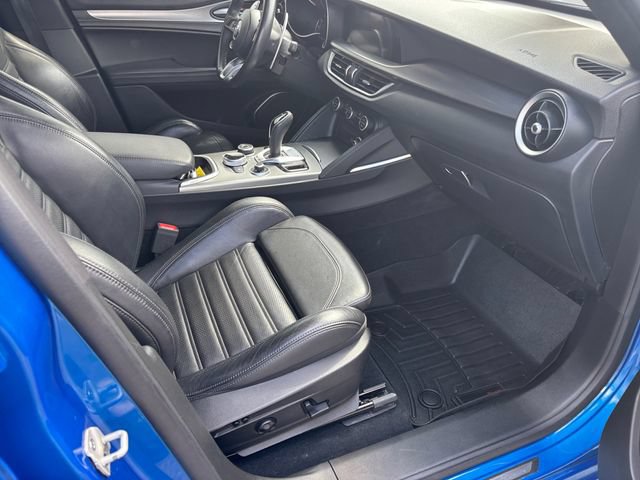 Used 2022 Alfa Romeo Stelvio Veloce AWD/4WD image 15