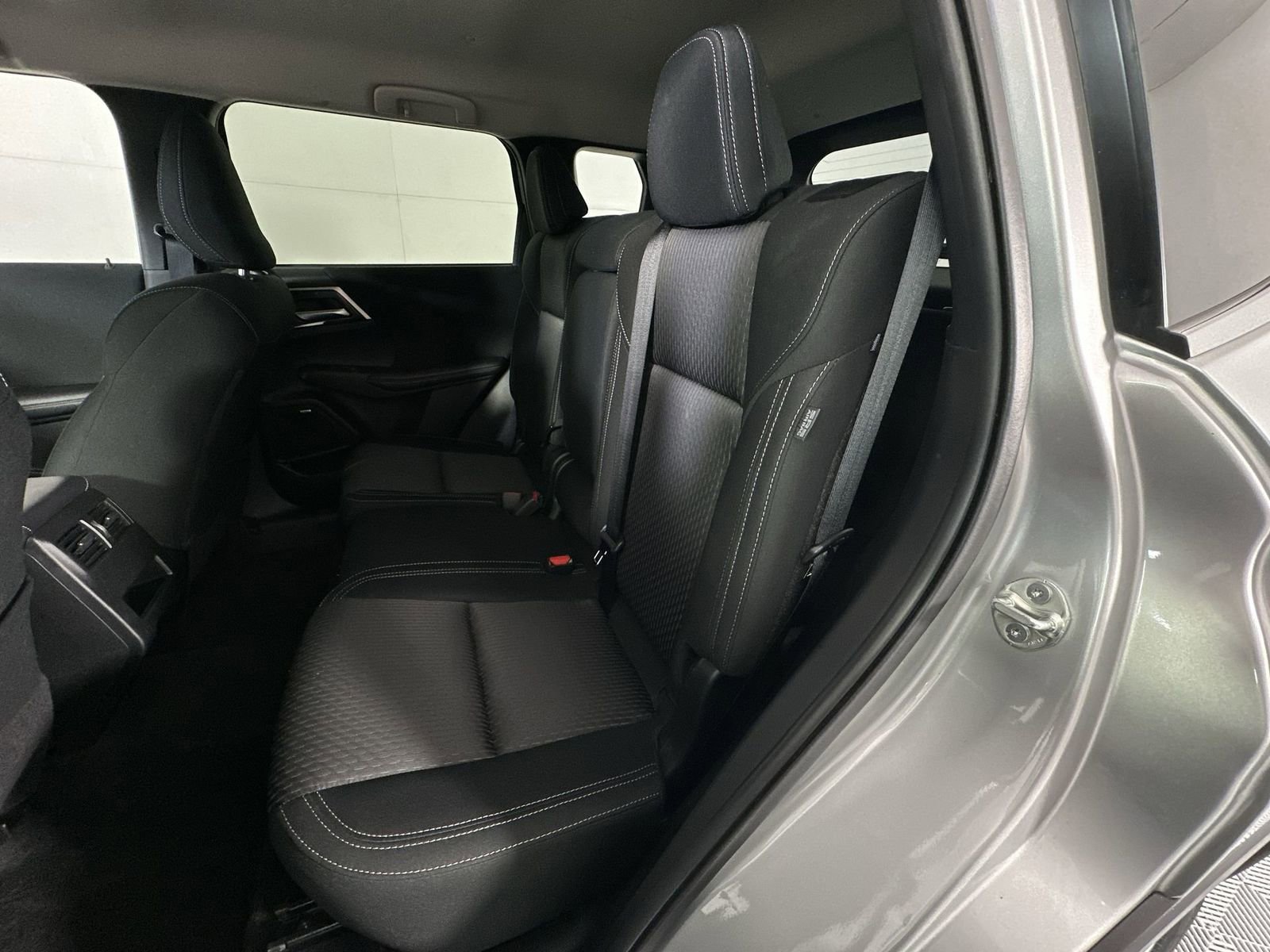 Used 2025 Mitsubishi Outlander ES image 23