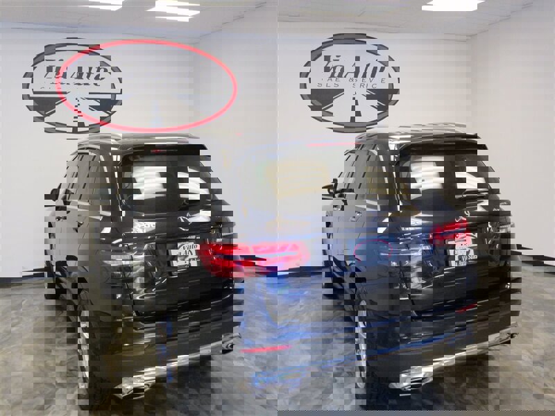 Used 2017 Mercedes-Benz GLC 300 4MATIC image 11