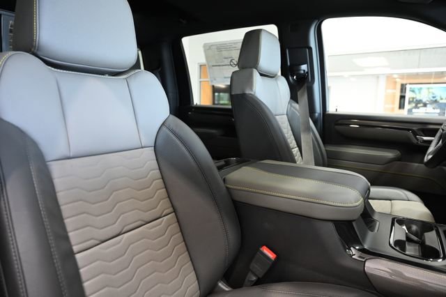 New 2026 Chevrolet Silverado 2500 ZR2 w/ LPO, Dark Essentials Package AWD/4WD image 11