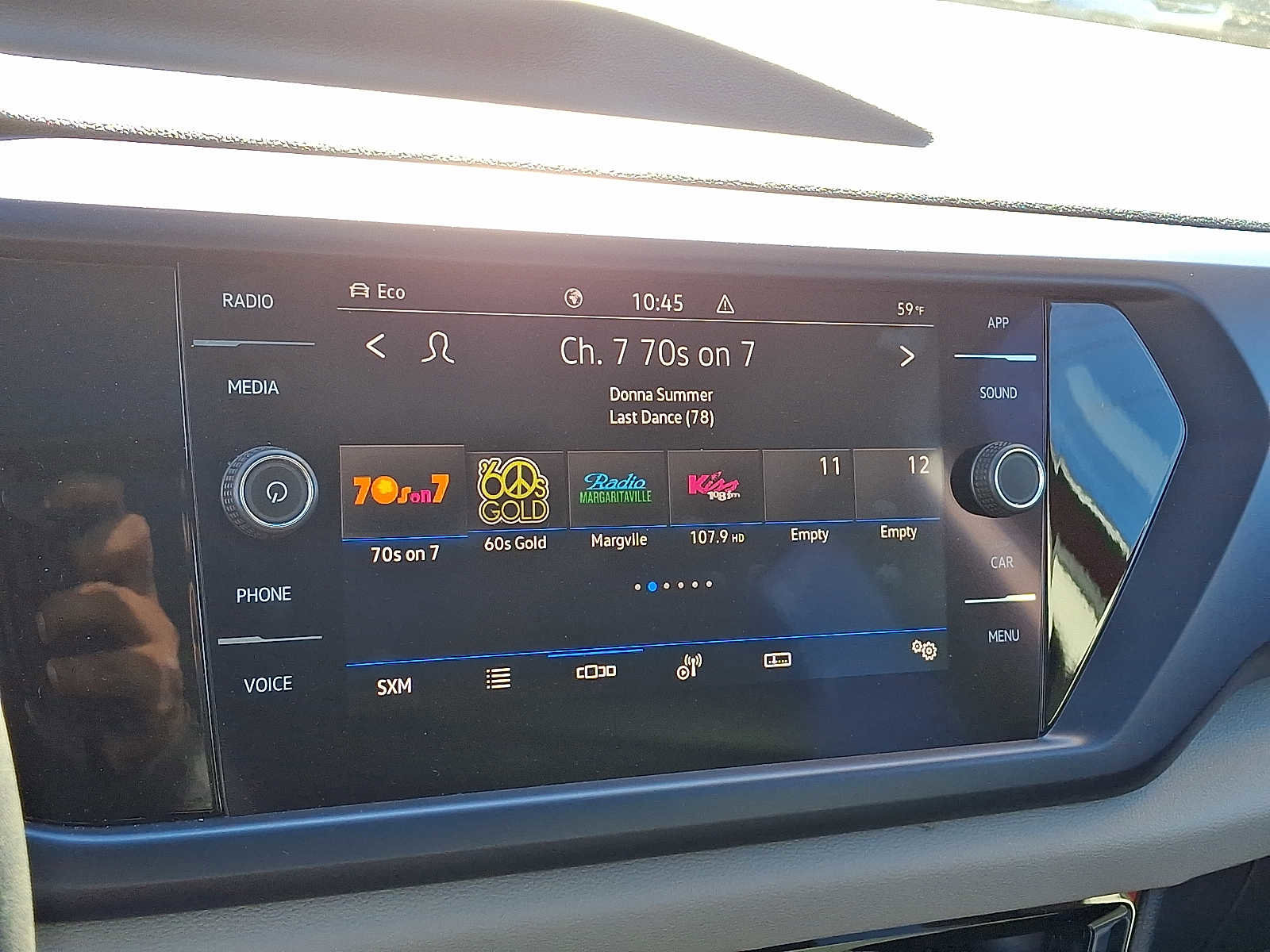 Used 2022 Volkswagen Taos SE image 18