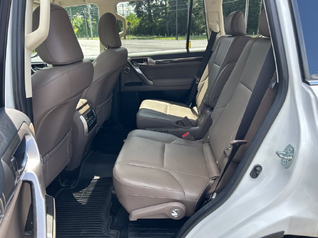 Used 2022 Lexus GX 460 Luxury w/ Sport Design Package AWD/4WD image 27