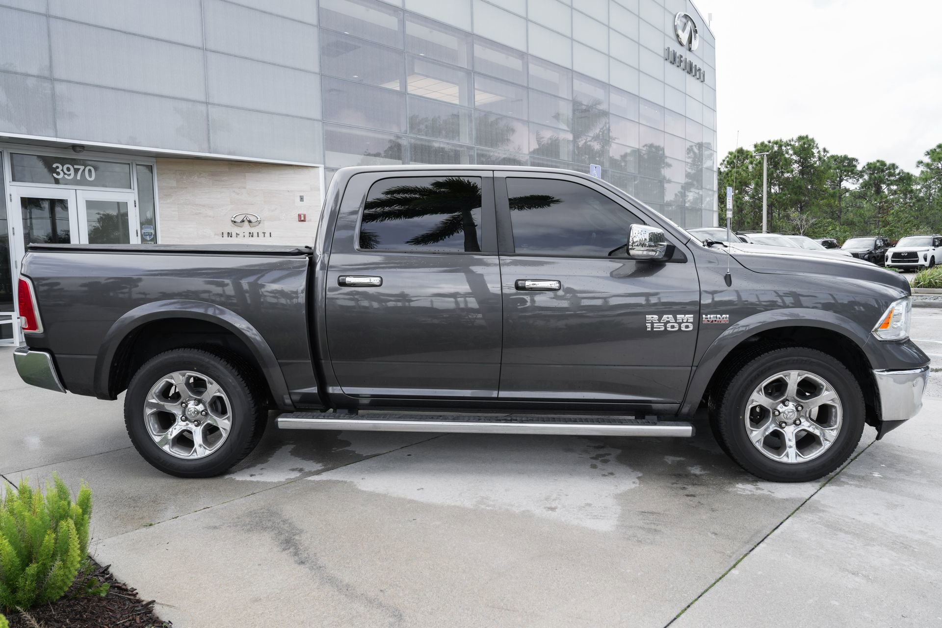 Used 2016 RAM 1500 Laramie w/ Convenience Group image 10