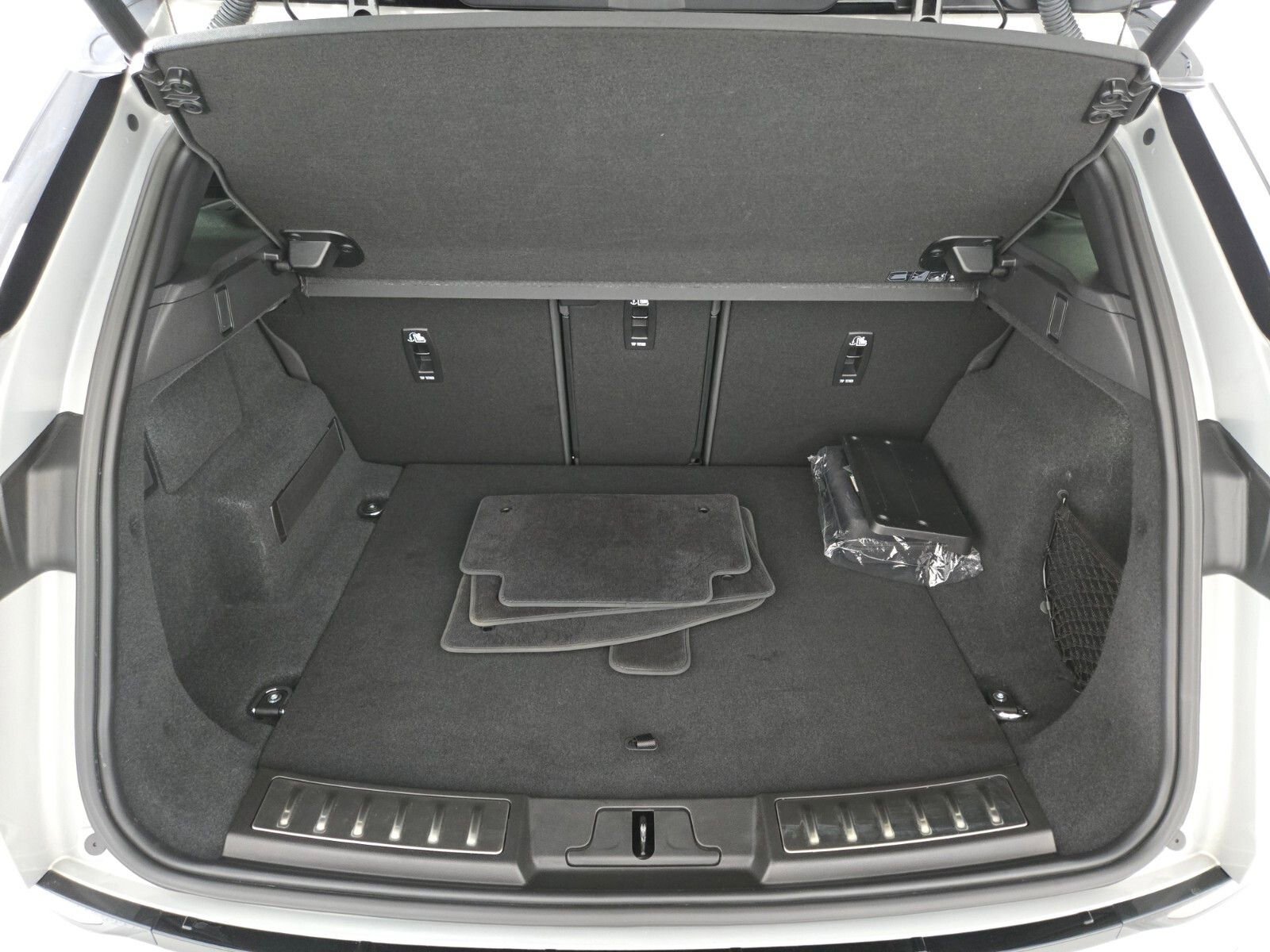 Used 2023 Land Rover Range Rover Evoque R-Dynamic SE AWD/4WD image 15