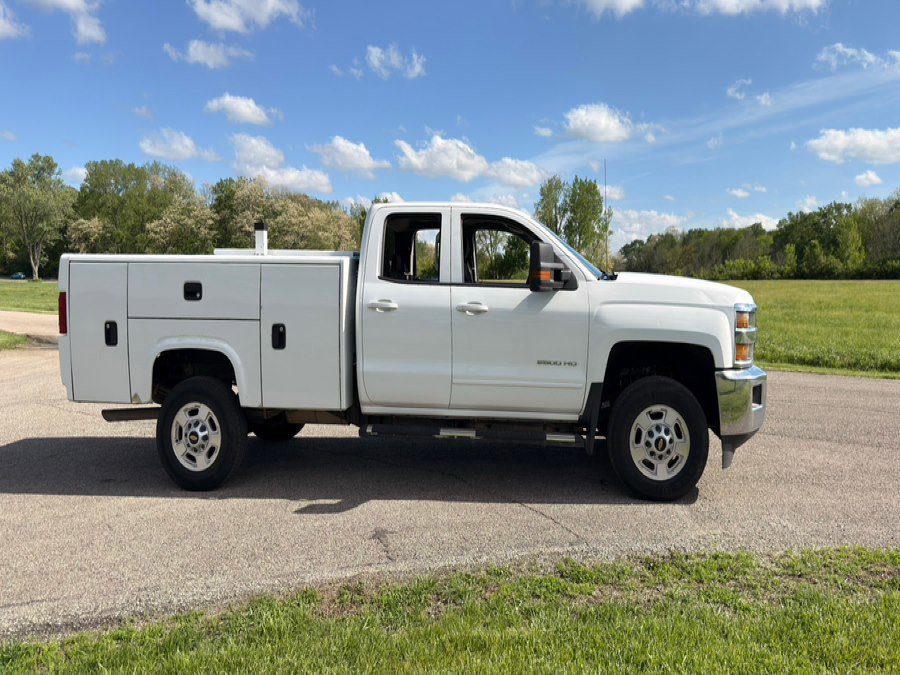 Used 2017 Chevrolet Silverado 2500 LT RWD image 2