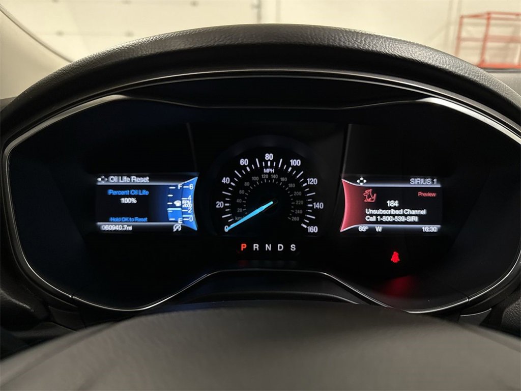 Used 2017 Ford Fusion SE w/ Fusion SE Technology Package image 11