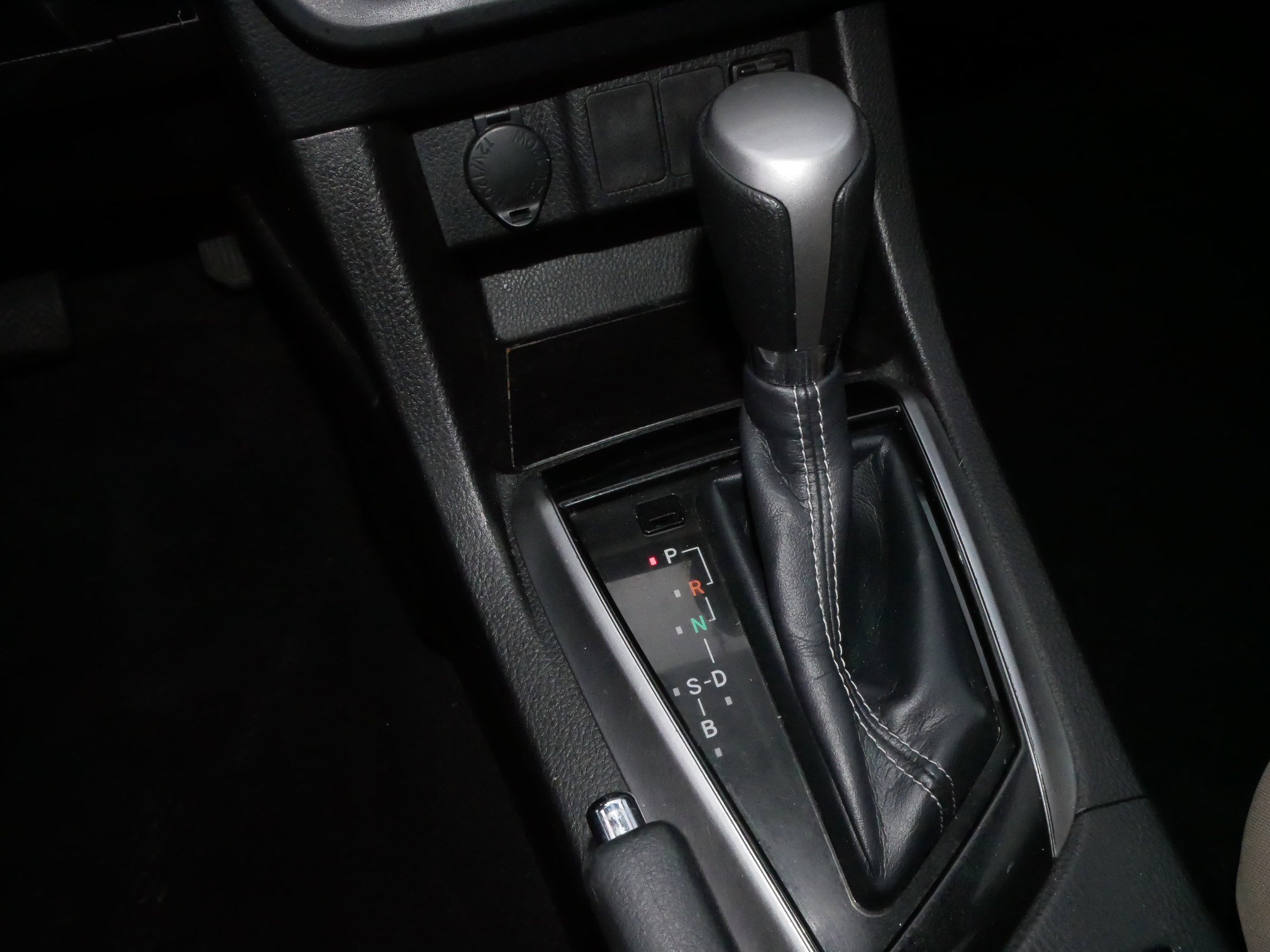 Used 2014 Toyota Corolla LE image 24