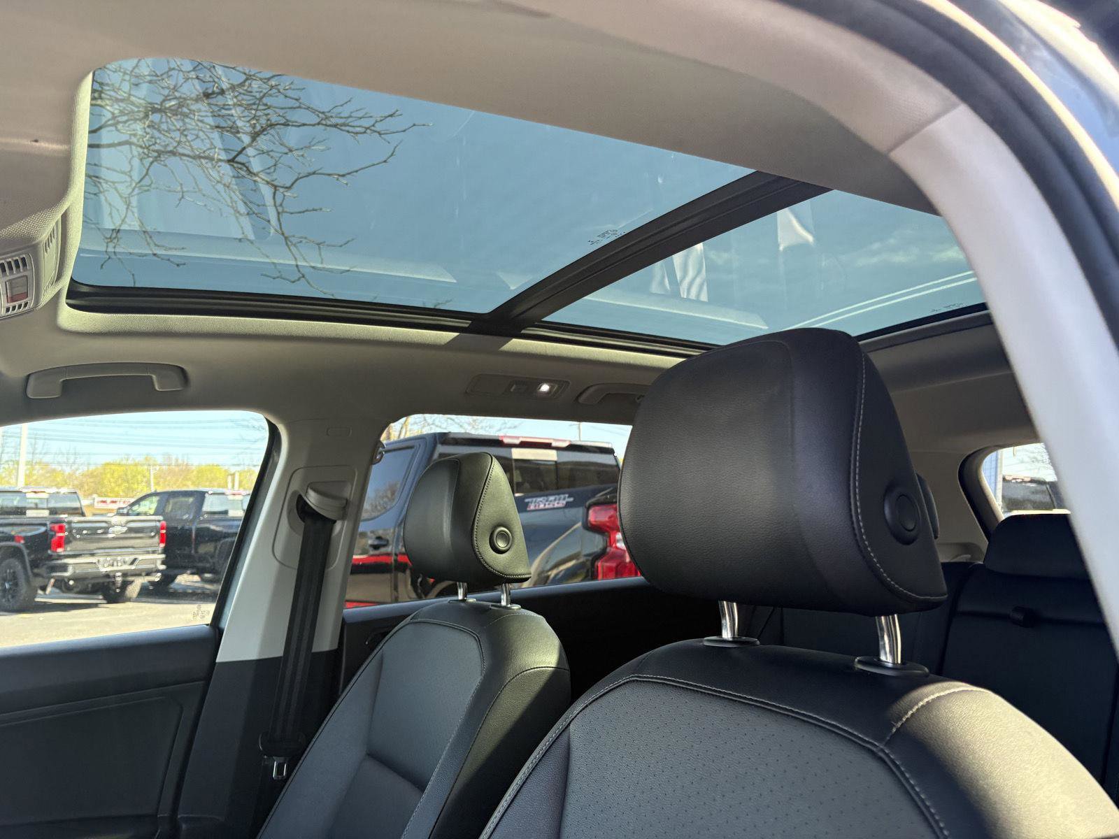 Used 2018 Volkswagen Tiguan SE w/ Panoramic Sunroof Package AWD/4WD image 28
