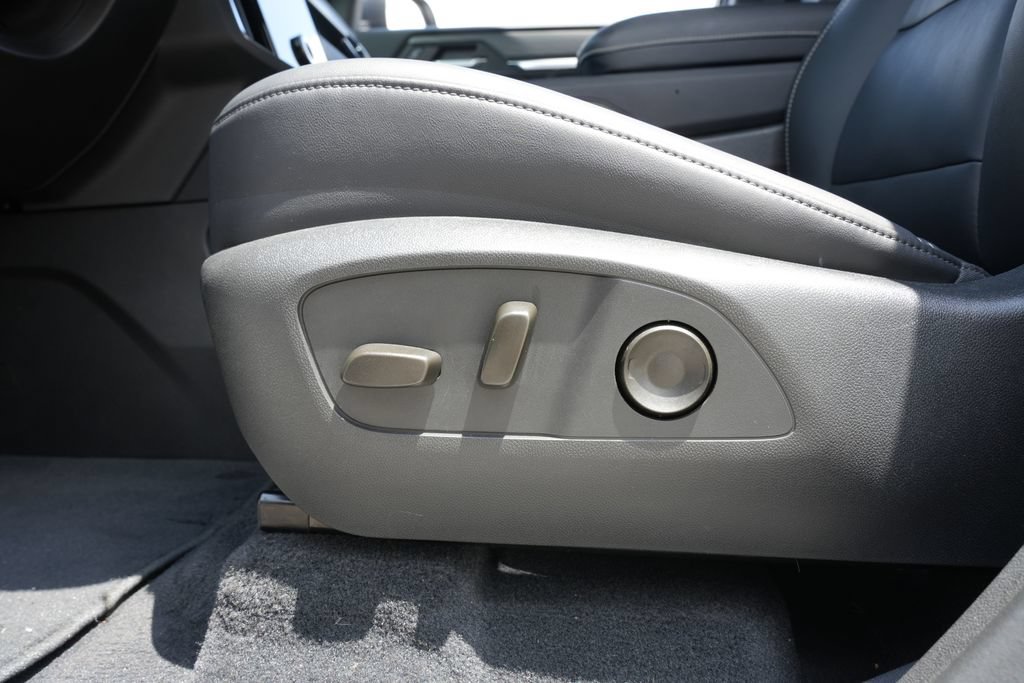 Used 2026 GMC Acadia Elevation w/ Elevation Premium Package FWD image 14