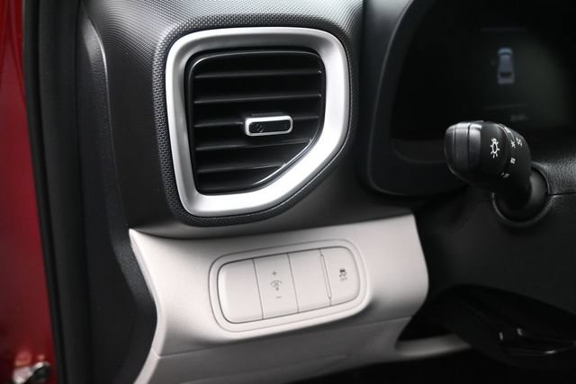 Used 2024 Hyundai Venue SEL FWD image 18