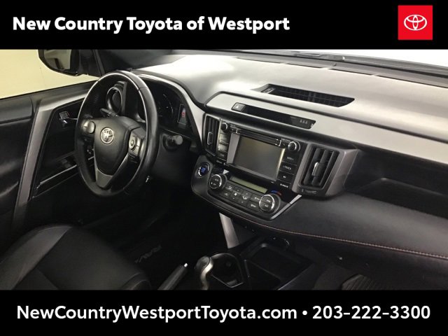 Used 2018 Toyota RAV4 SE image 21