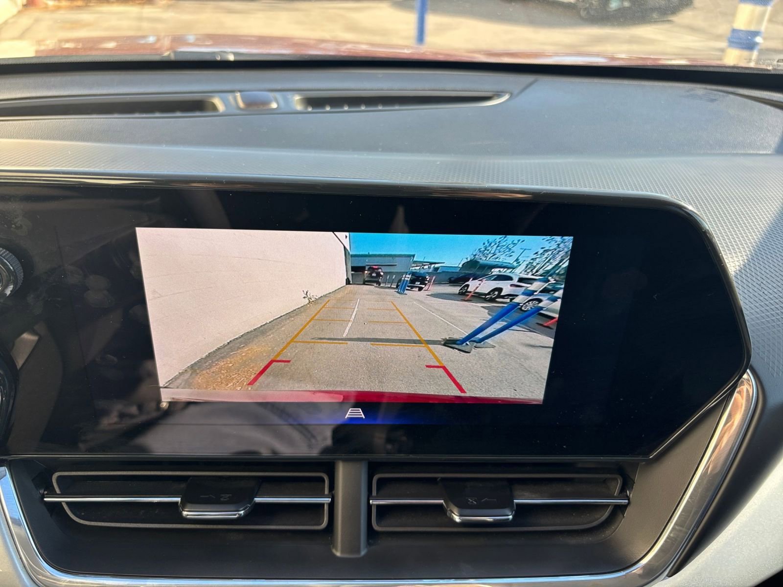 Used 2025 Chevrolet Trax LT image 17