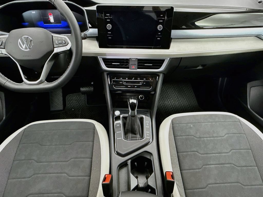 New 2026 Volkswagen Taos SE FWD image 13