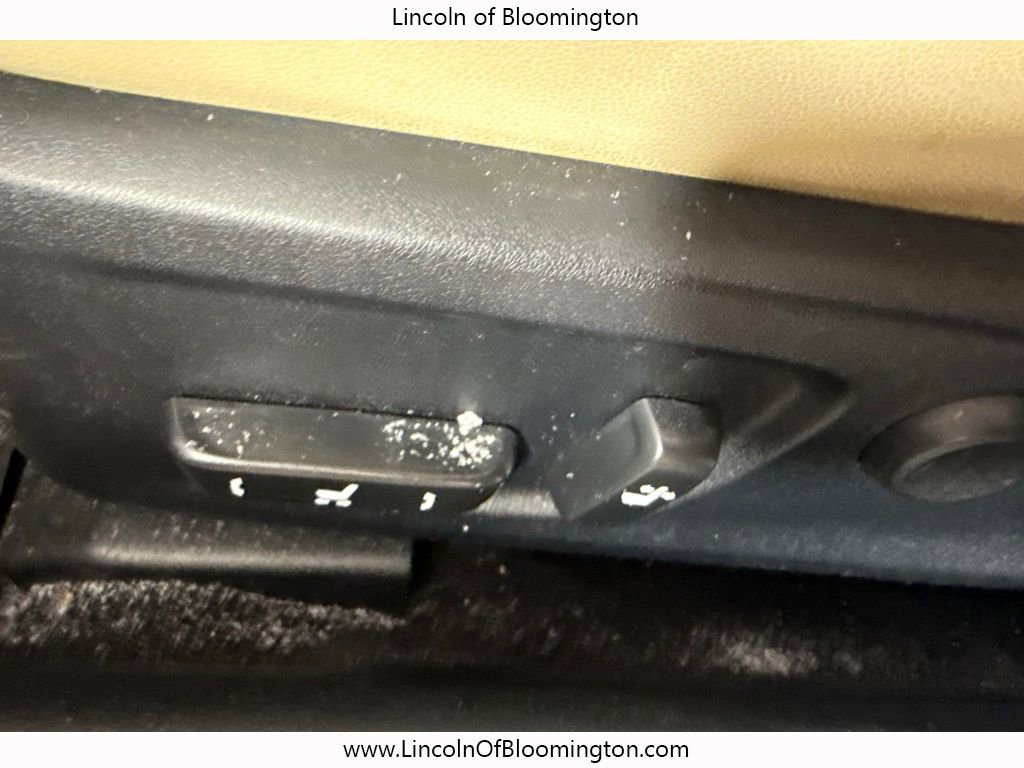 Used 2016 Lexus IS 300 AWD image 21