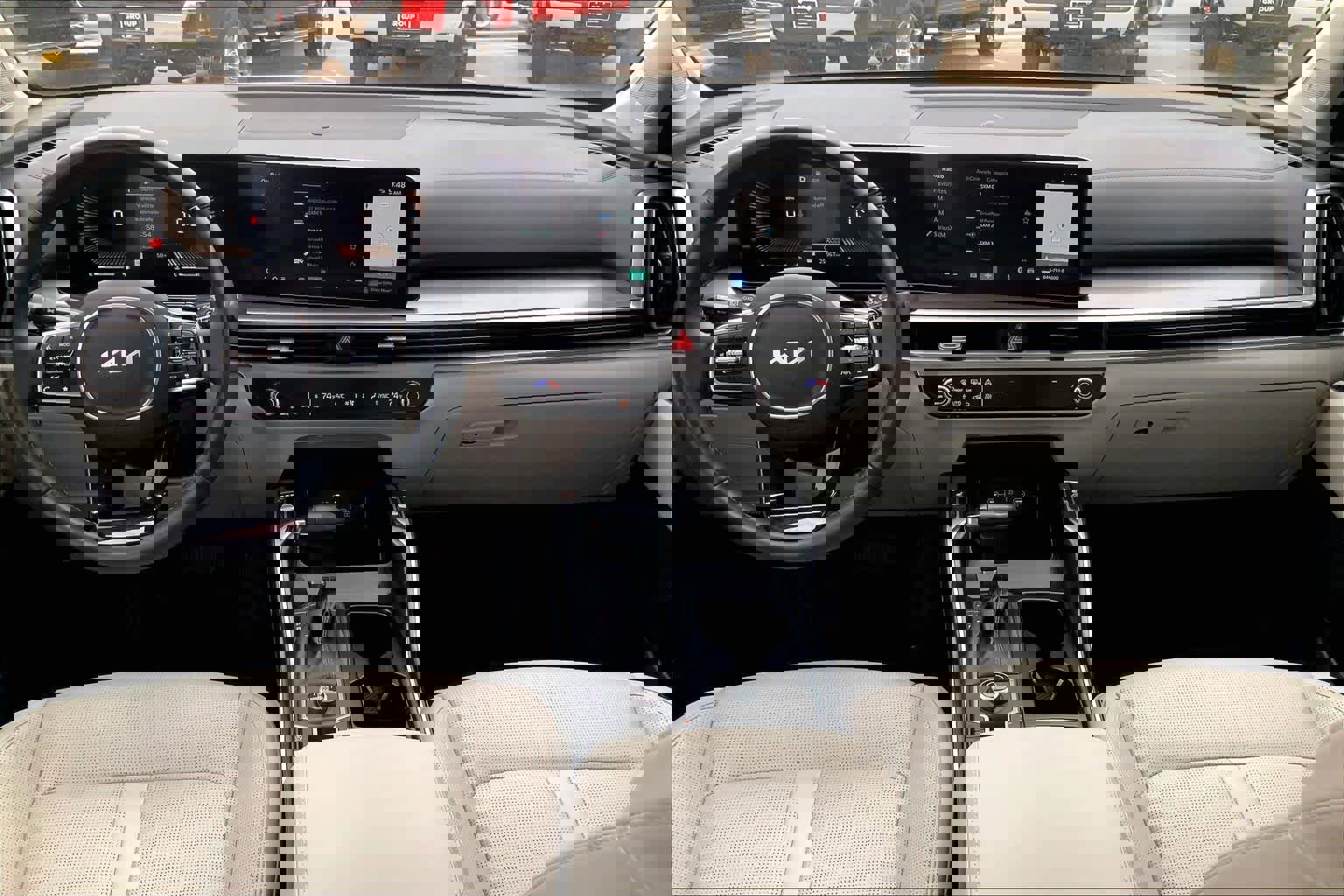 Used 2025 Kia Sorento S image 16