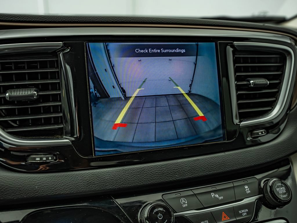 Used 2018 Chrysler Pacifica Touring-L Plus w/ Tire & Wheel Group FWD image 26