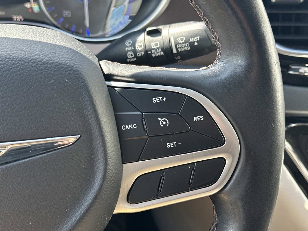 Used 2018 Chrysler Pacifica Touring-L Plus FWD image 26