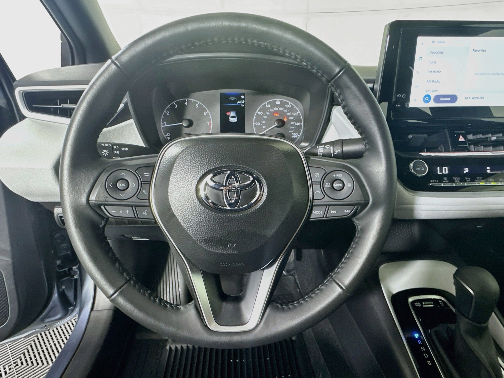 Certified 2025 Toyota Corolla SE FWD image 15
