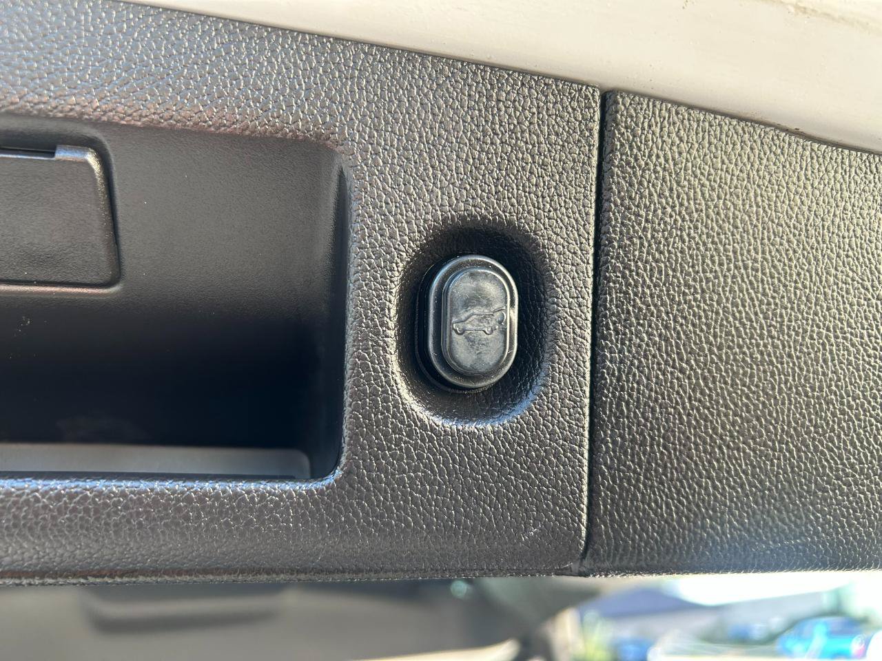 Used 2017 Chevrolet Suburban LT AWD/4WD image 19