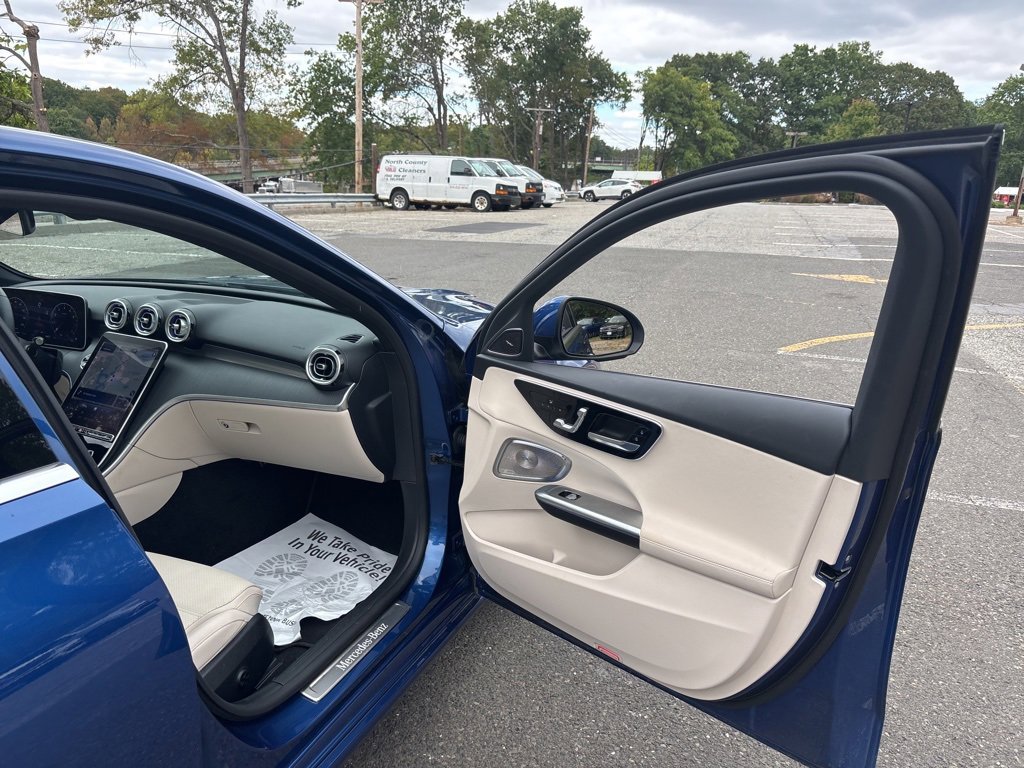 Used 2025 Mercedes-Benz C 300 4MATIC Sedan image 15