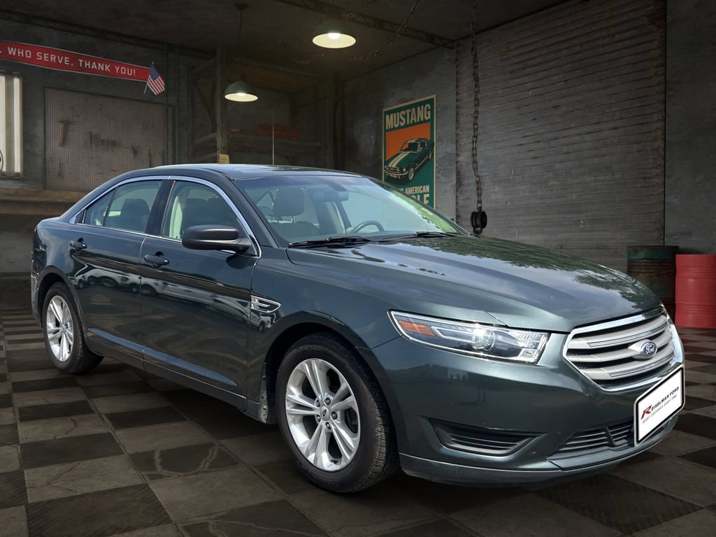 Used 2016 Ford Taurus SE FWD image 2